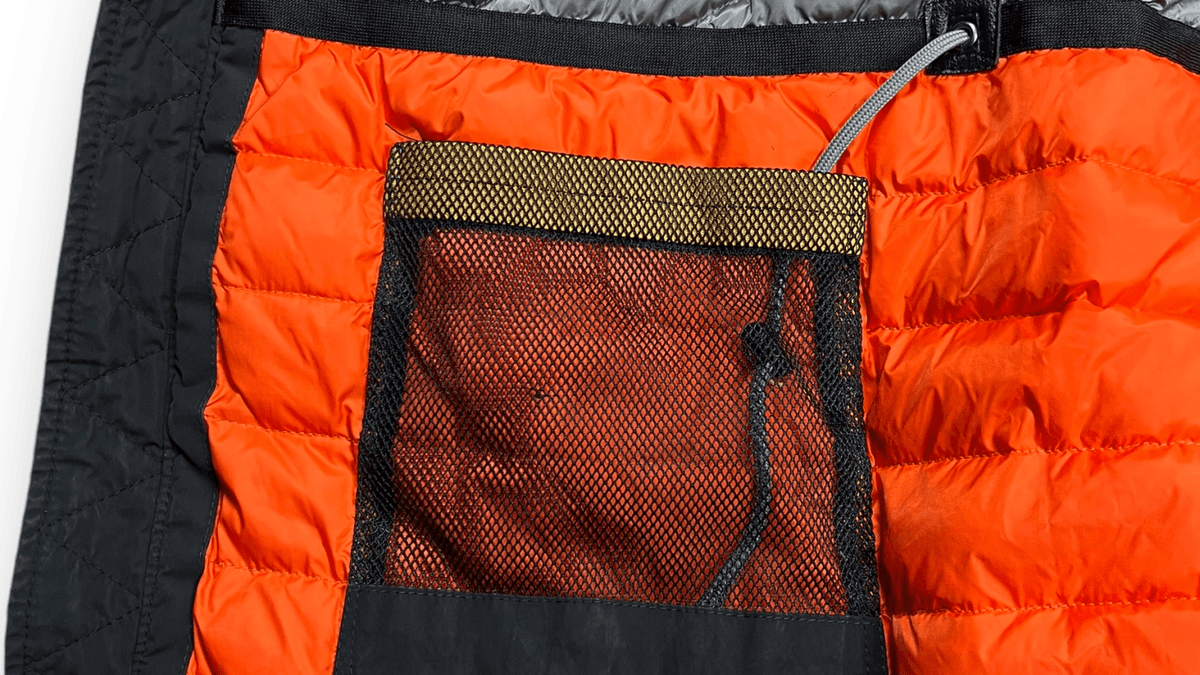 Parka Parajumpers noire vue de côté, pièce à porter au quotidien