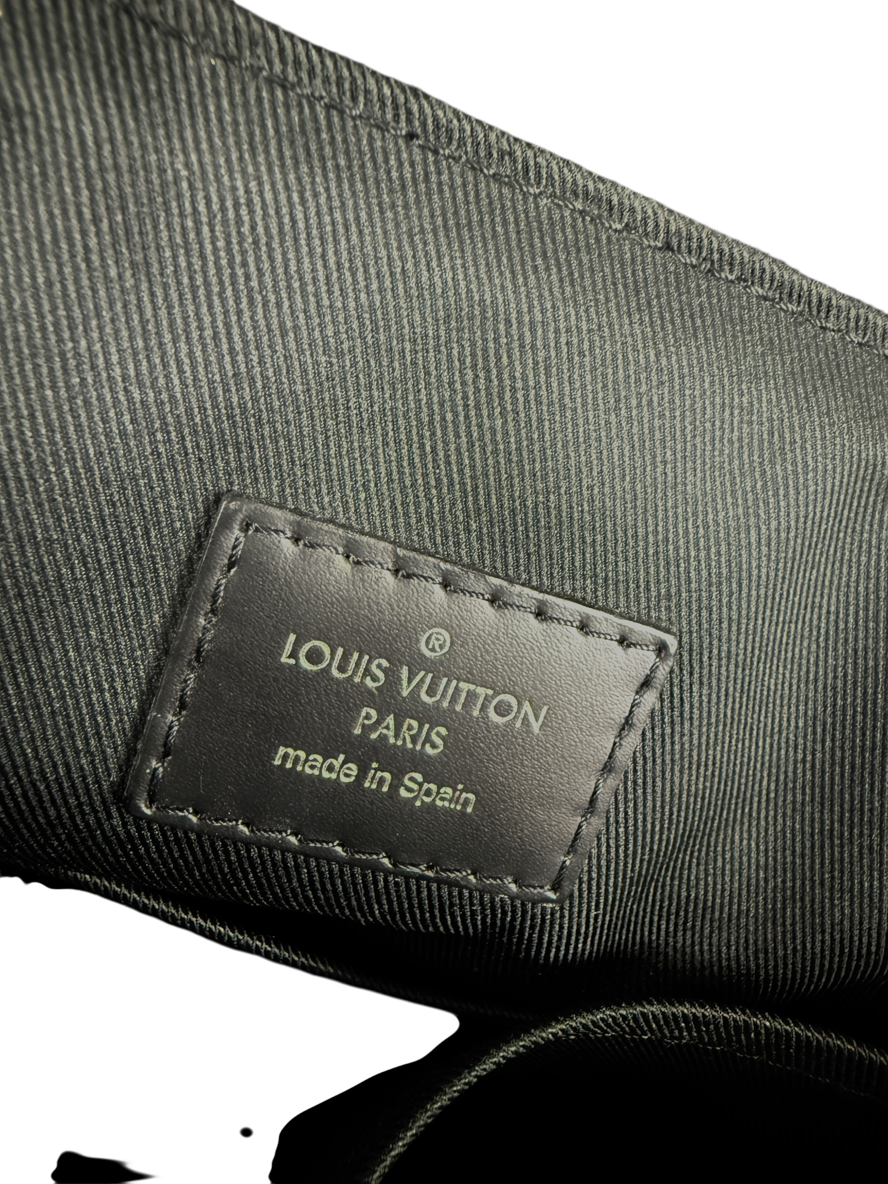 SACOCHE LOUIS VUITTON DISTRICT GRAND MODÈLE - NOIR