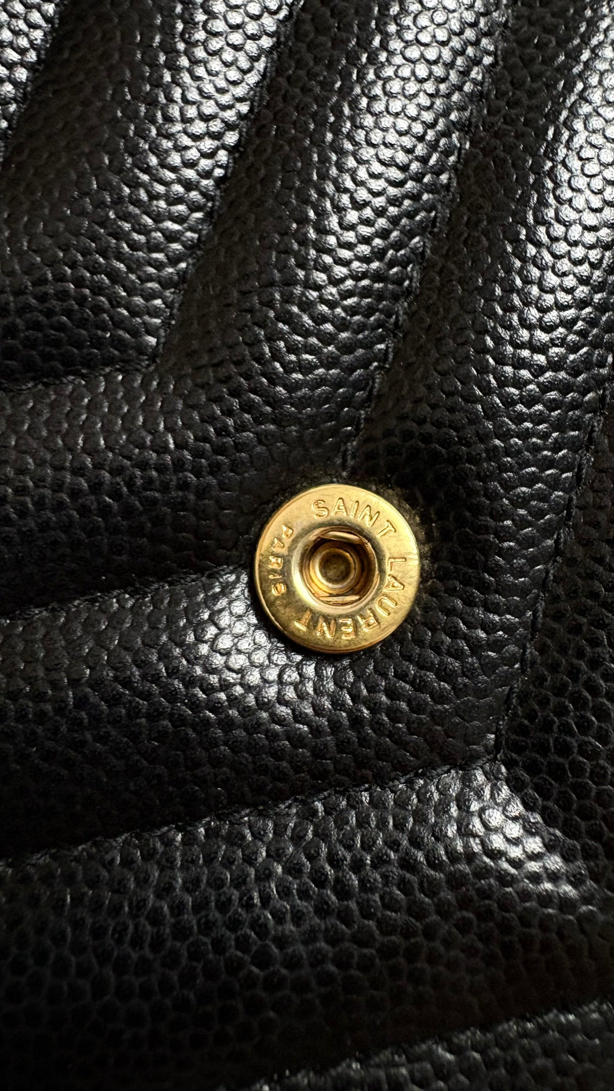 Sac Pochette à Chaîne Saint Laurent Cassandre Grain de Poudre noir taille UNI, détail matière et finitions — vue 6
