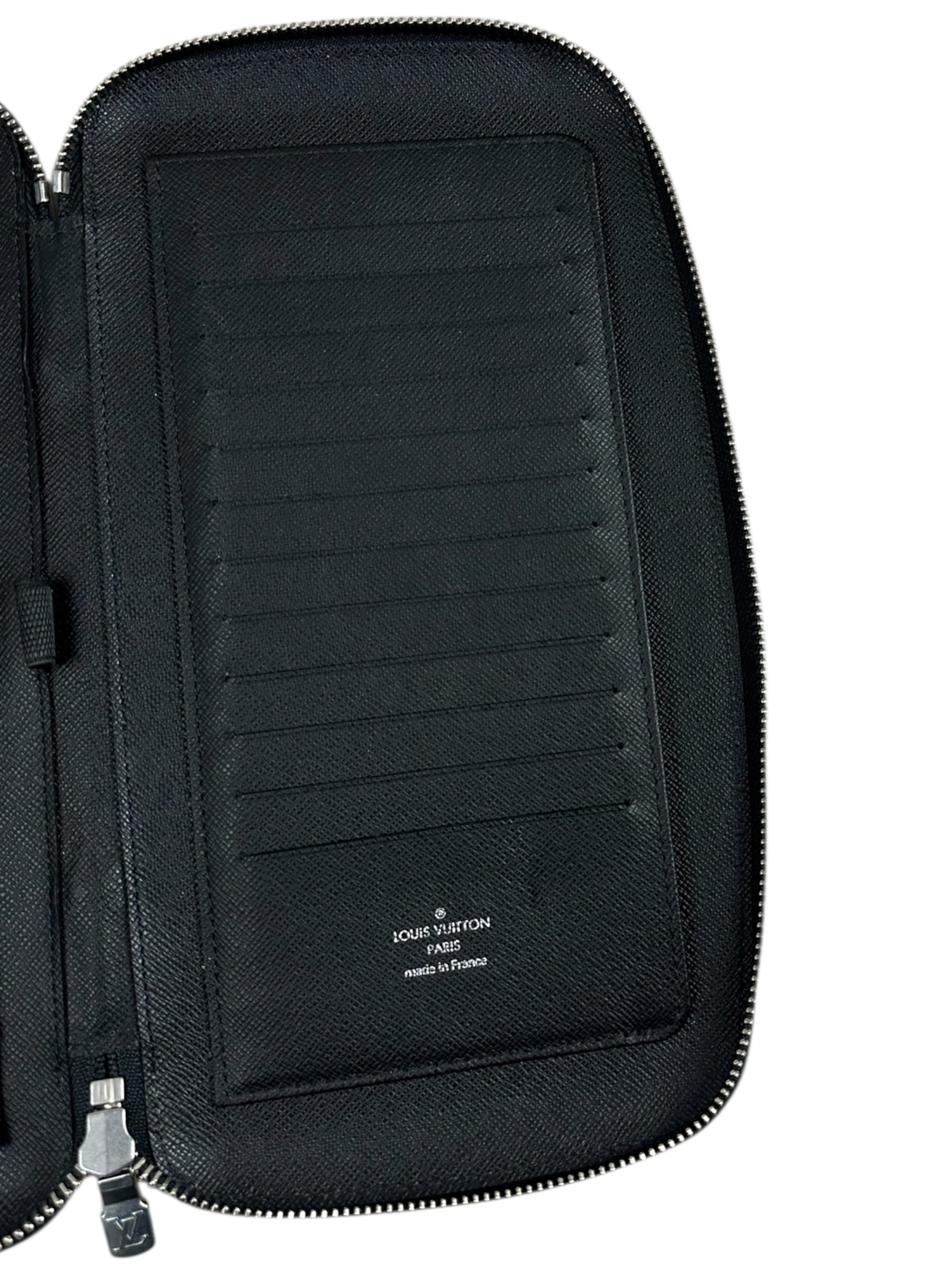 LOUIS VUITTON ORGANIZER ATOLL TAIGA - NOIR - TAILLE UNI