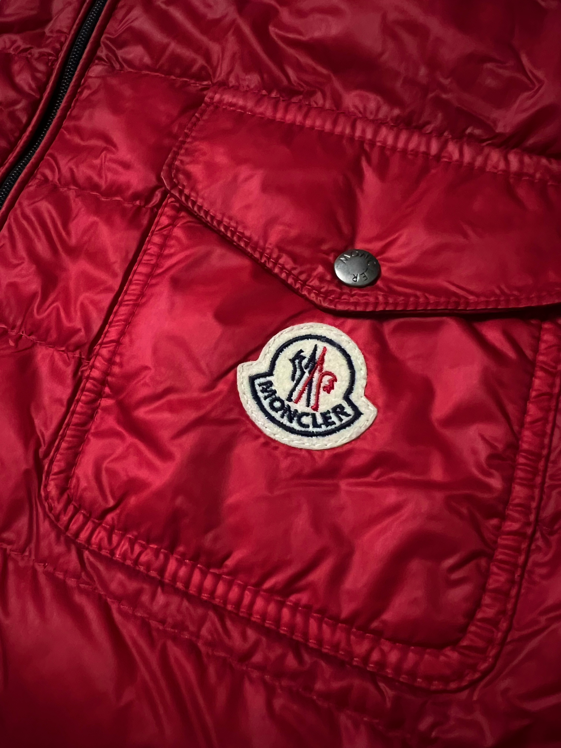 DOUDOUNE À CAPUCHE SANS MANCHES MONCLER - NB08