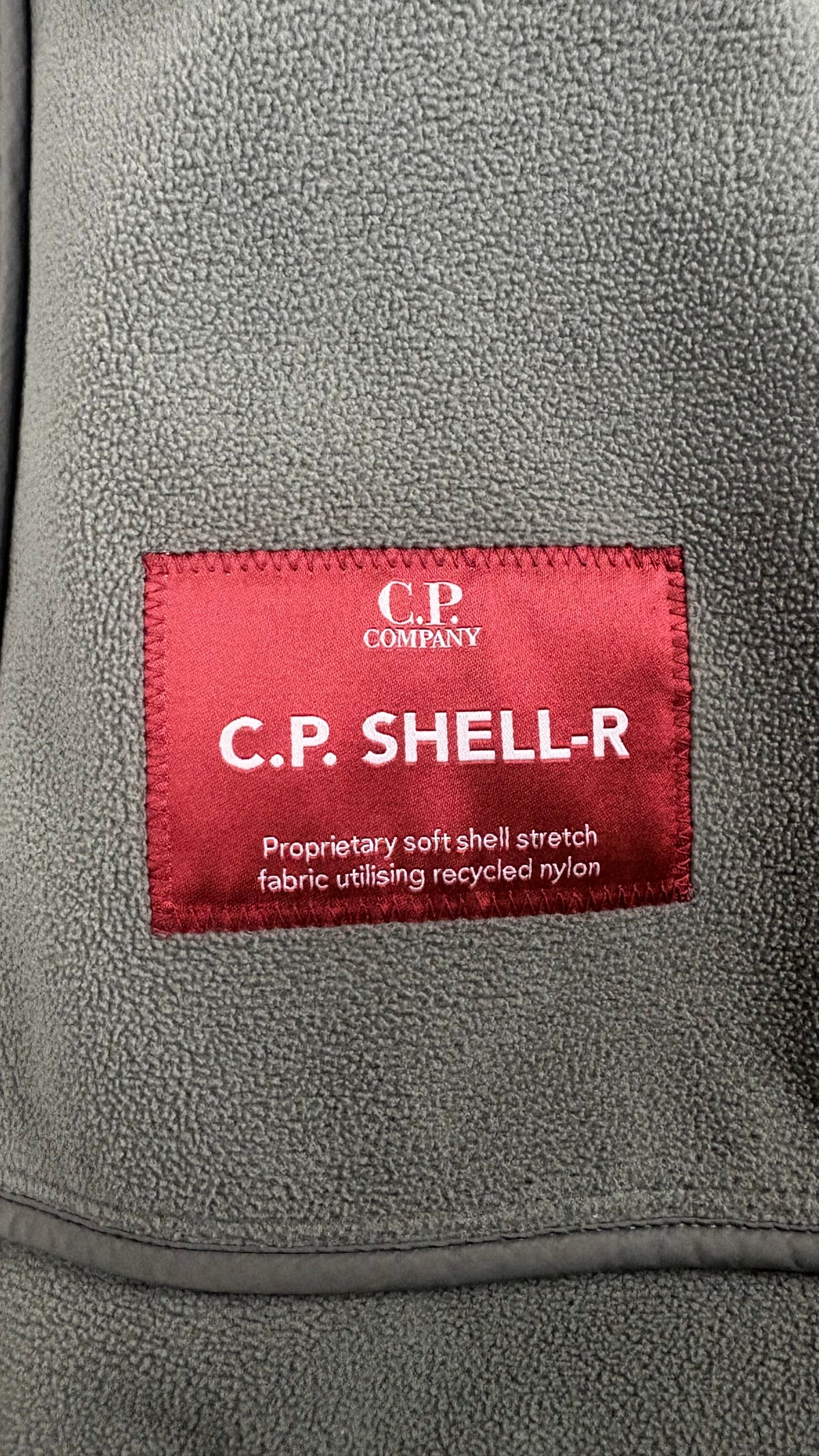 Veste à Capuche C.P Company Junior Shell-R Goggle kaki grisé taille 14 ans, détail étiquettes et finitions — vue 5