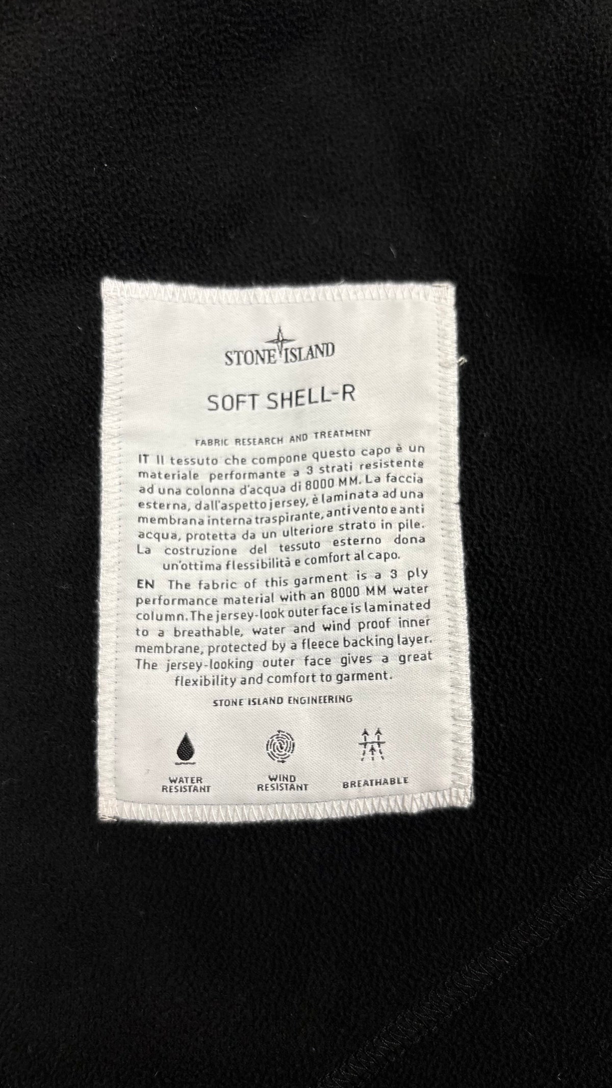 Veste à Capuche Stone Island Soft Shell-R noir taille S, détail étiquettes et finitions — vue 6