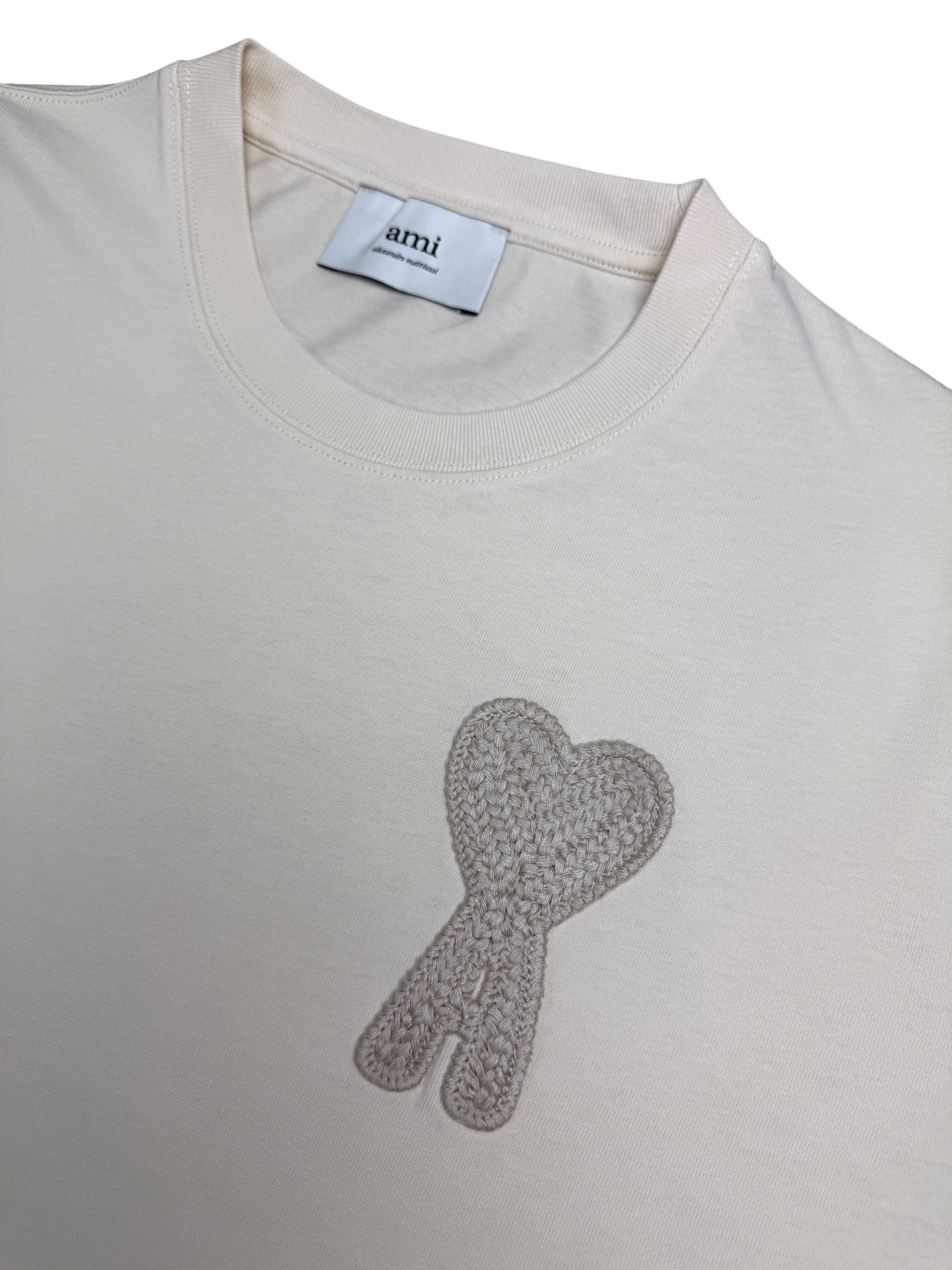 TEE-SHIRT AMI PARIS CŒUR TON SUR TON- CRÈME - NEUF