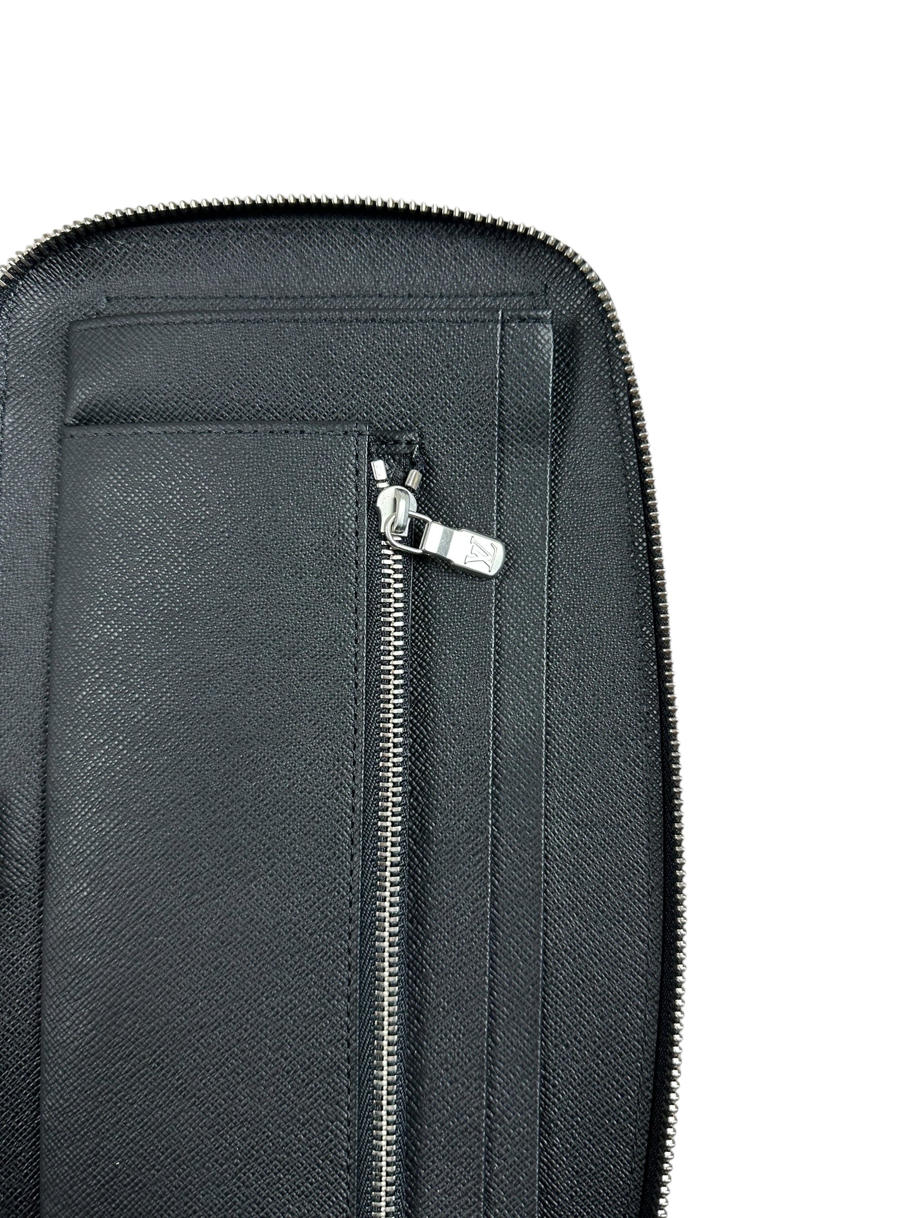 LOUIS VUITTON ORGANIZER ATOLL TAIGA - NOIR - TAILLE UNI