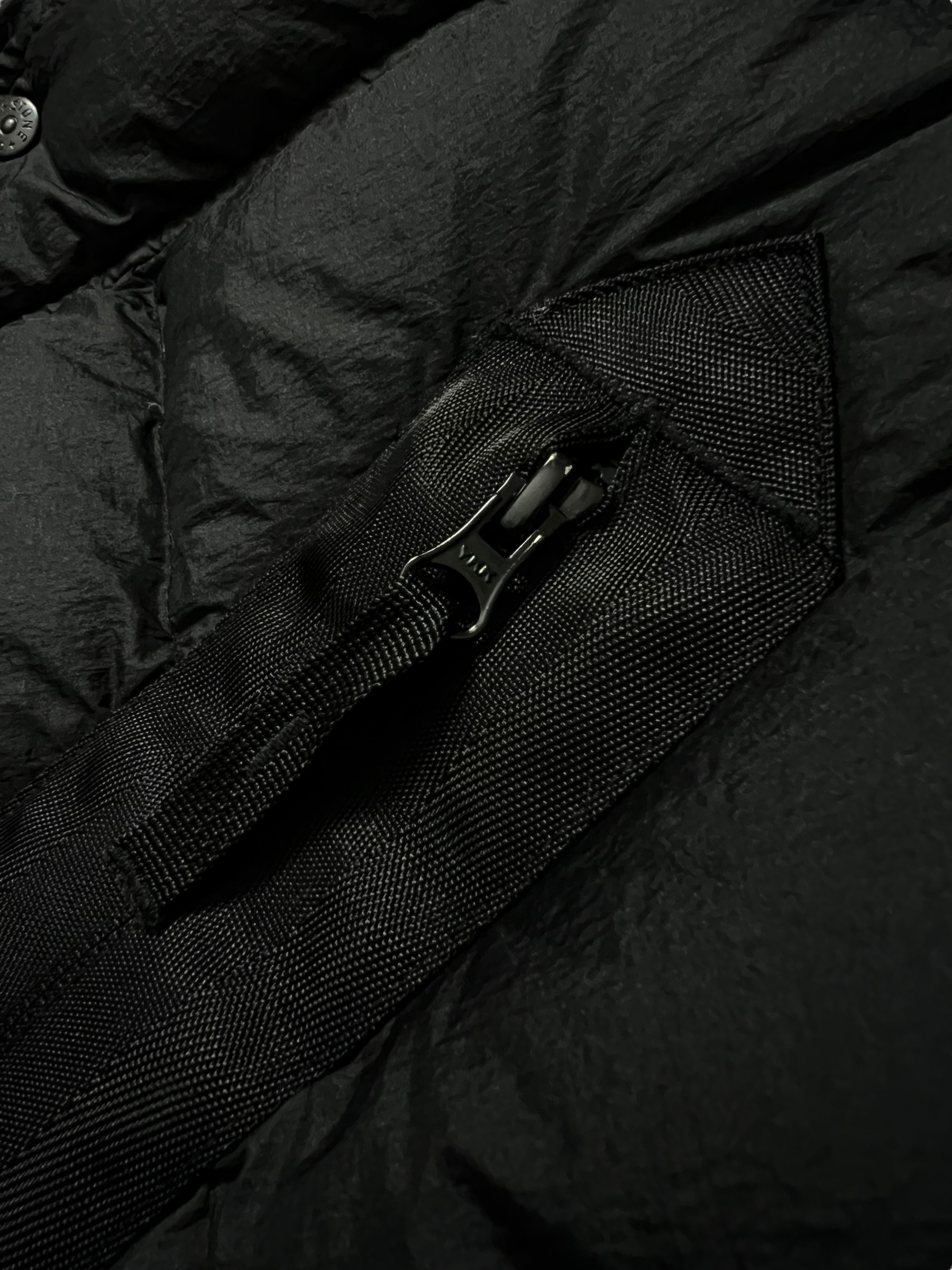 DOUDOUNE À CAPUCHE SANS MANCHE STONE ISLAND DOWN JACKET - NB08