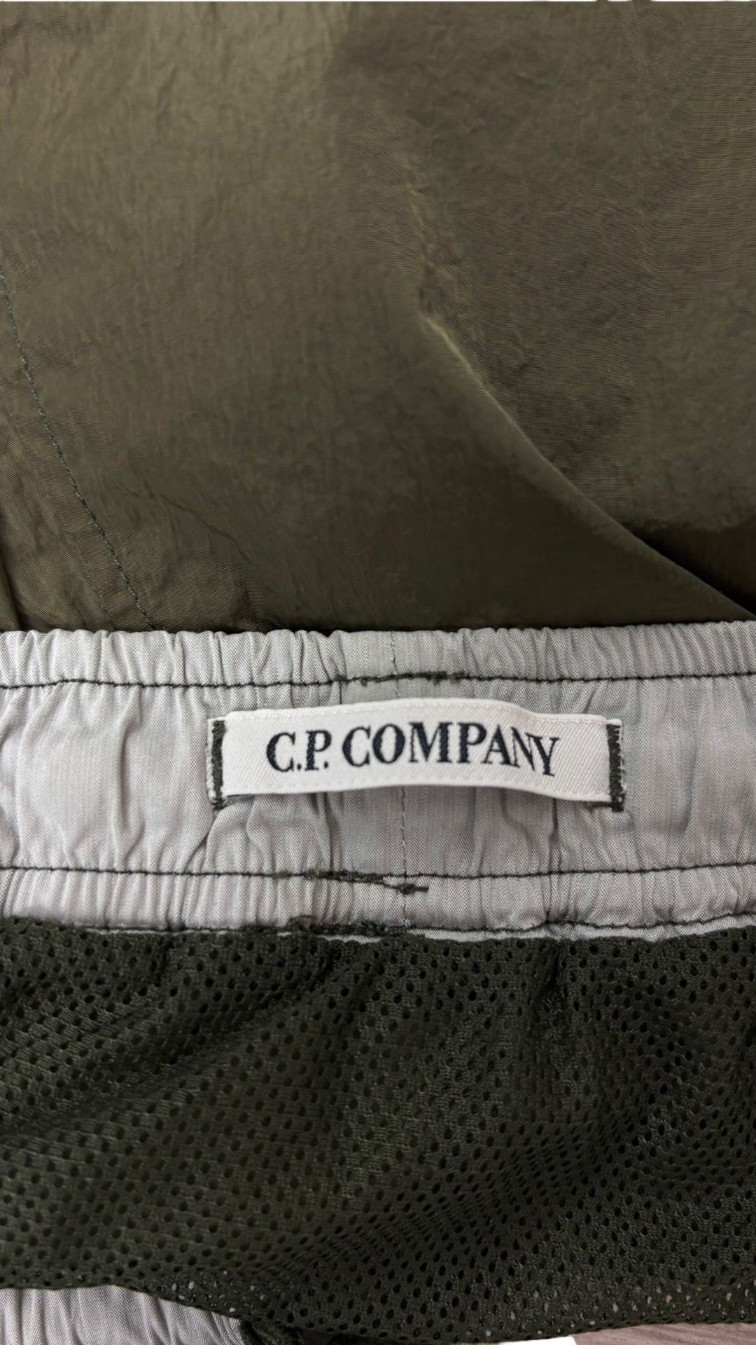 Short de Bain C.P Company kaki taille 44 - Logo et étiquette