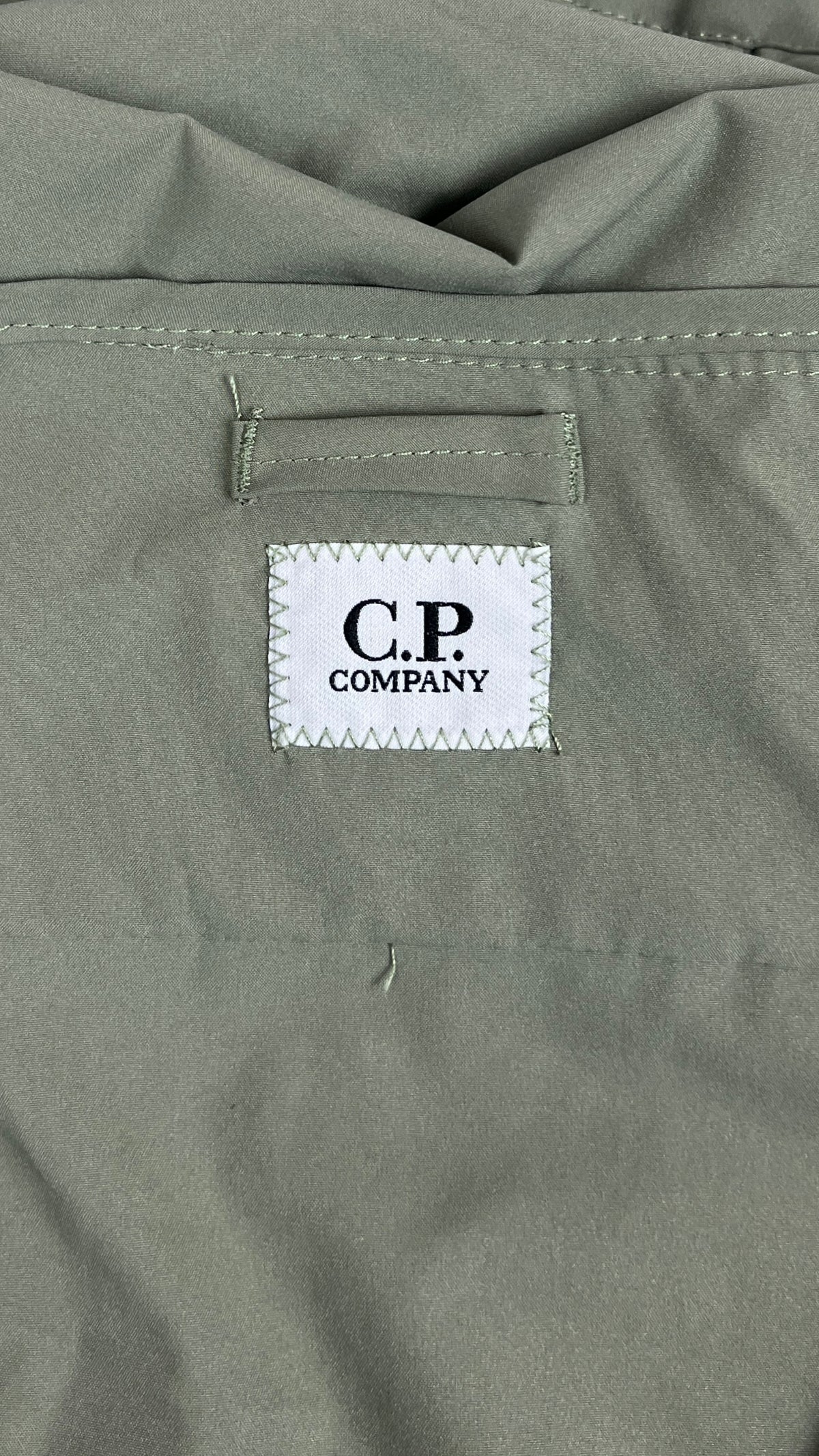 Veste à Capuche C.P Company Pro-Tek Kaki Taille 48 – photo complémentaire 1 – NB08 Shop