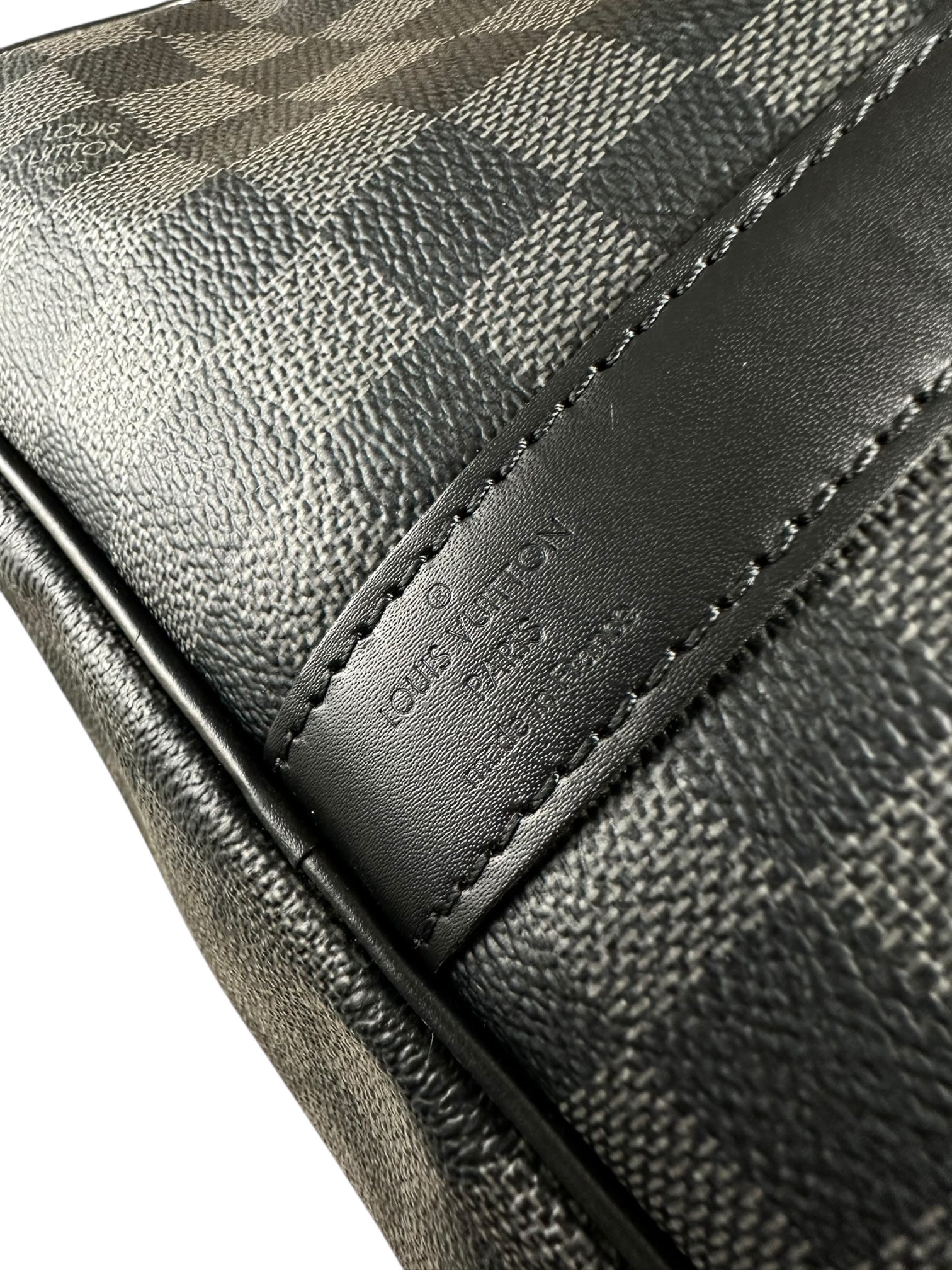 LOUIS VUITTON - SAC DE VOYAGE KEEPALL BANDOULIÈRE 55 - TOILE DAMIER GRAPHITE