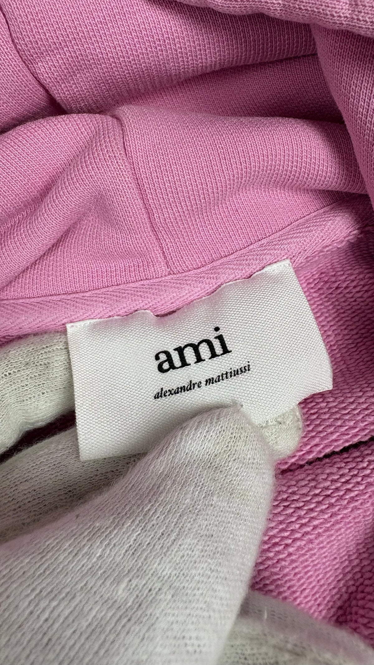 Hoodie Ami de Cœur AMI Paris rose, détail étiquettes et finitions — vue 3