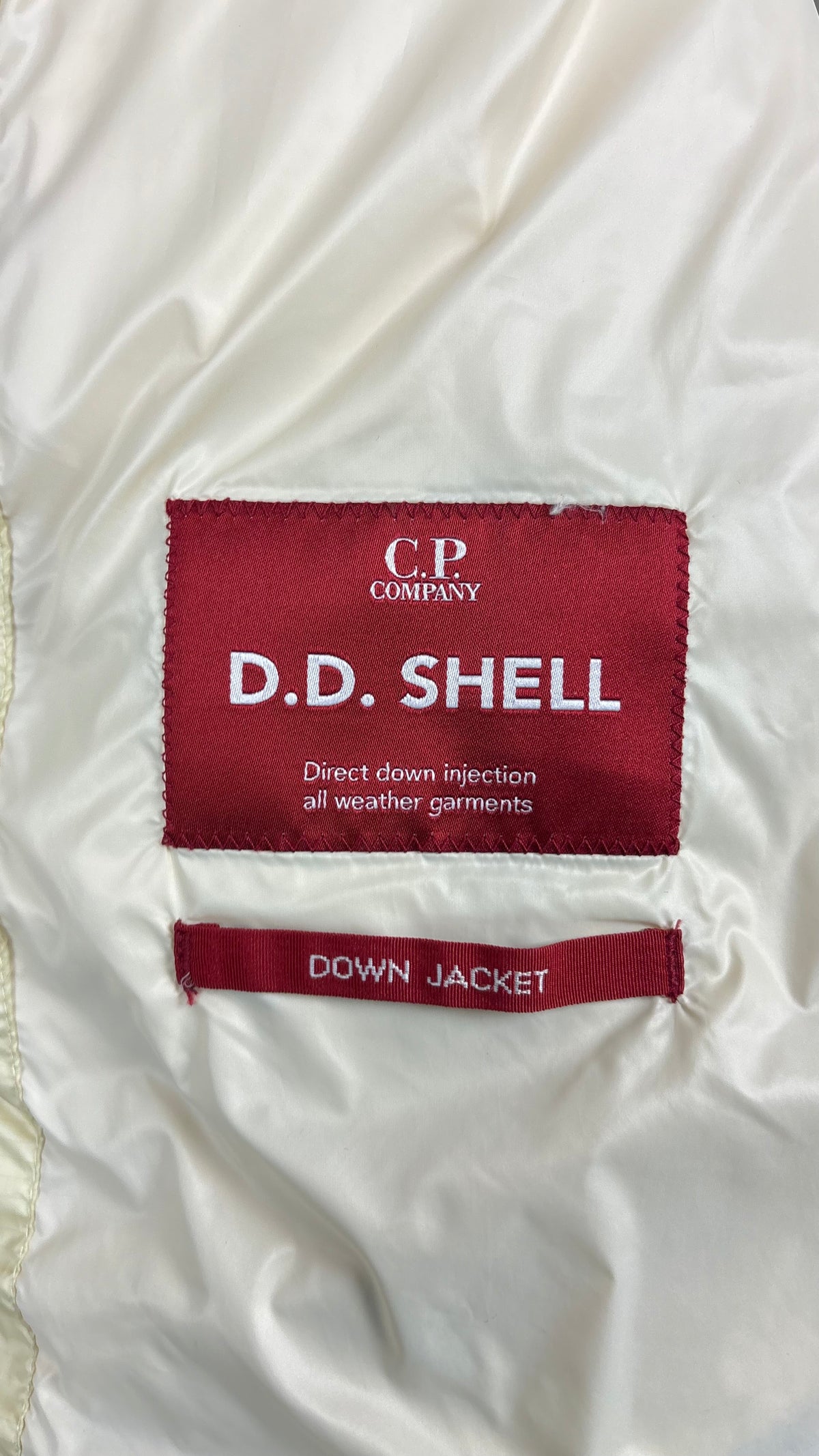 Doudoune C.P Company D.D. Shell crème taille M, détail étiquettes et finitions — vue 6