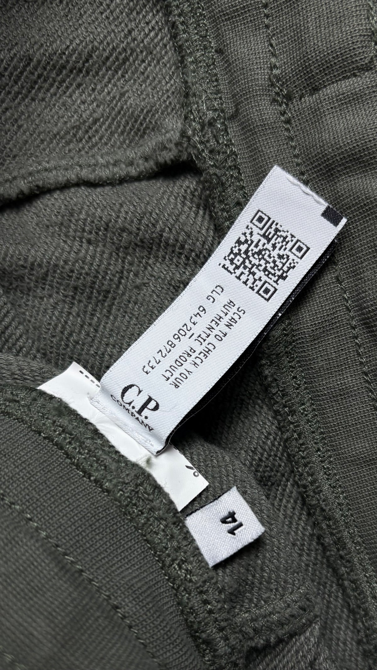 Ensemble C.P Company kaki taille 14 ans, détail étiquettes et finitions — vue 6