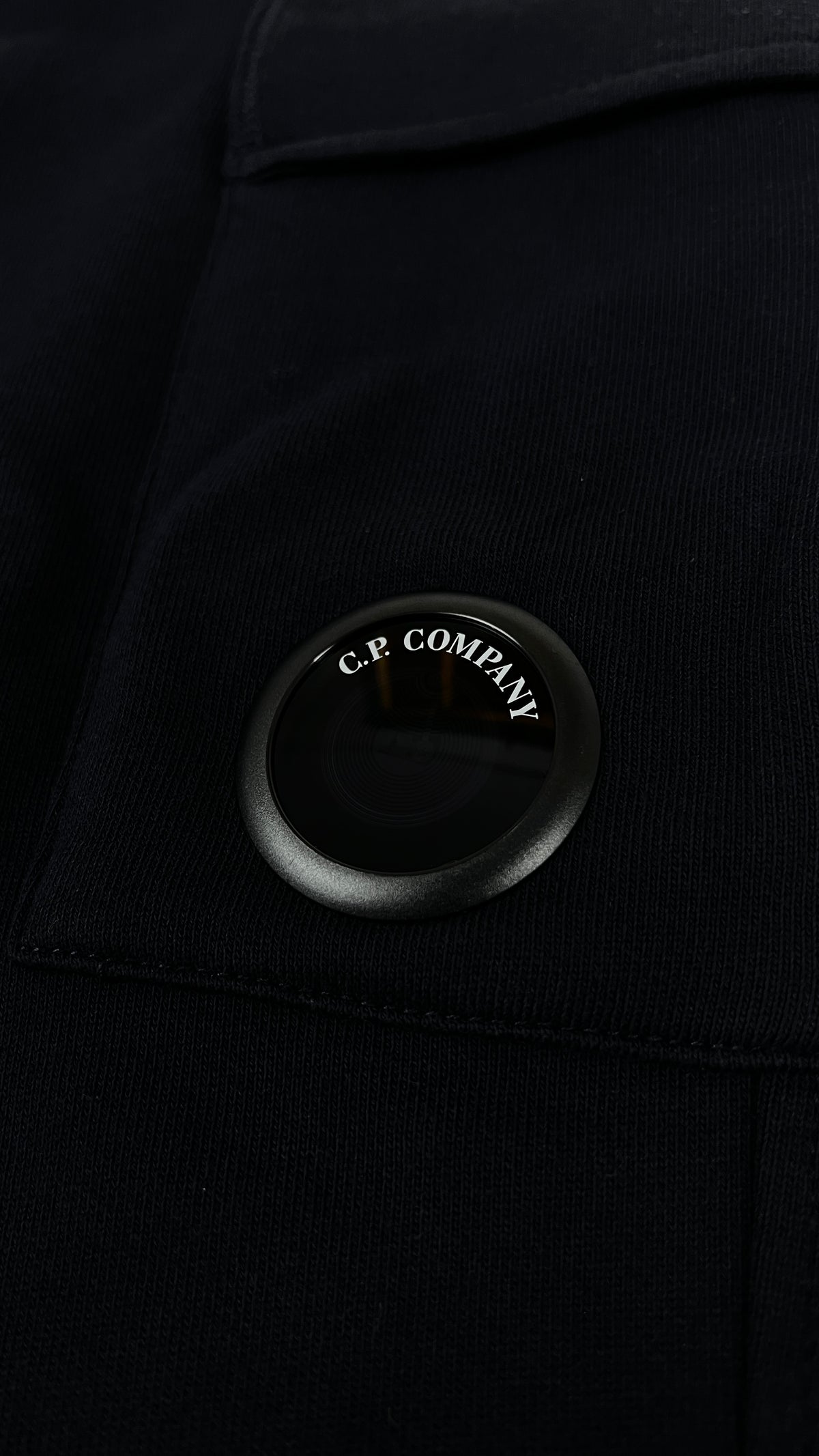 Jogging C.P Company Diagonal Raised Fleece Lens Total Eclipse marine, détail étiquettes et finitions — vue 3