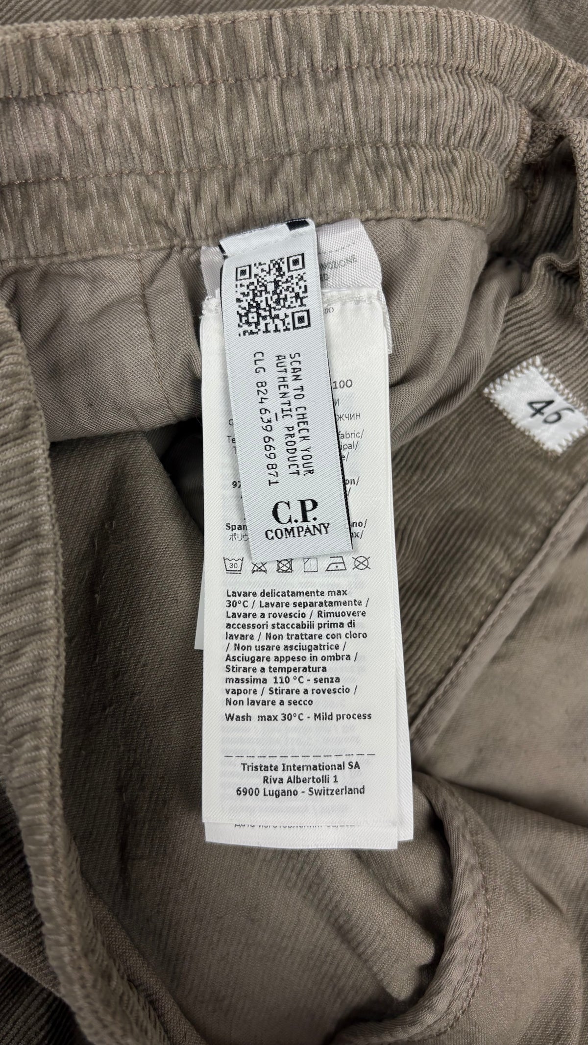 Pantalon Cargo C.P Company en Velours Côtelé taupe, détail étiquettes et finitions — vue 6
