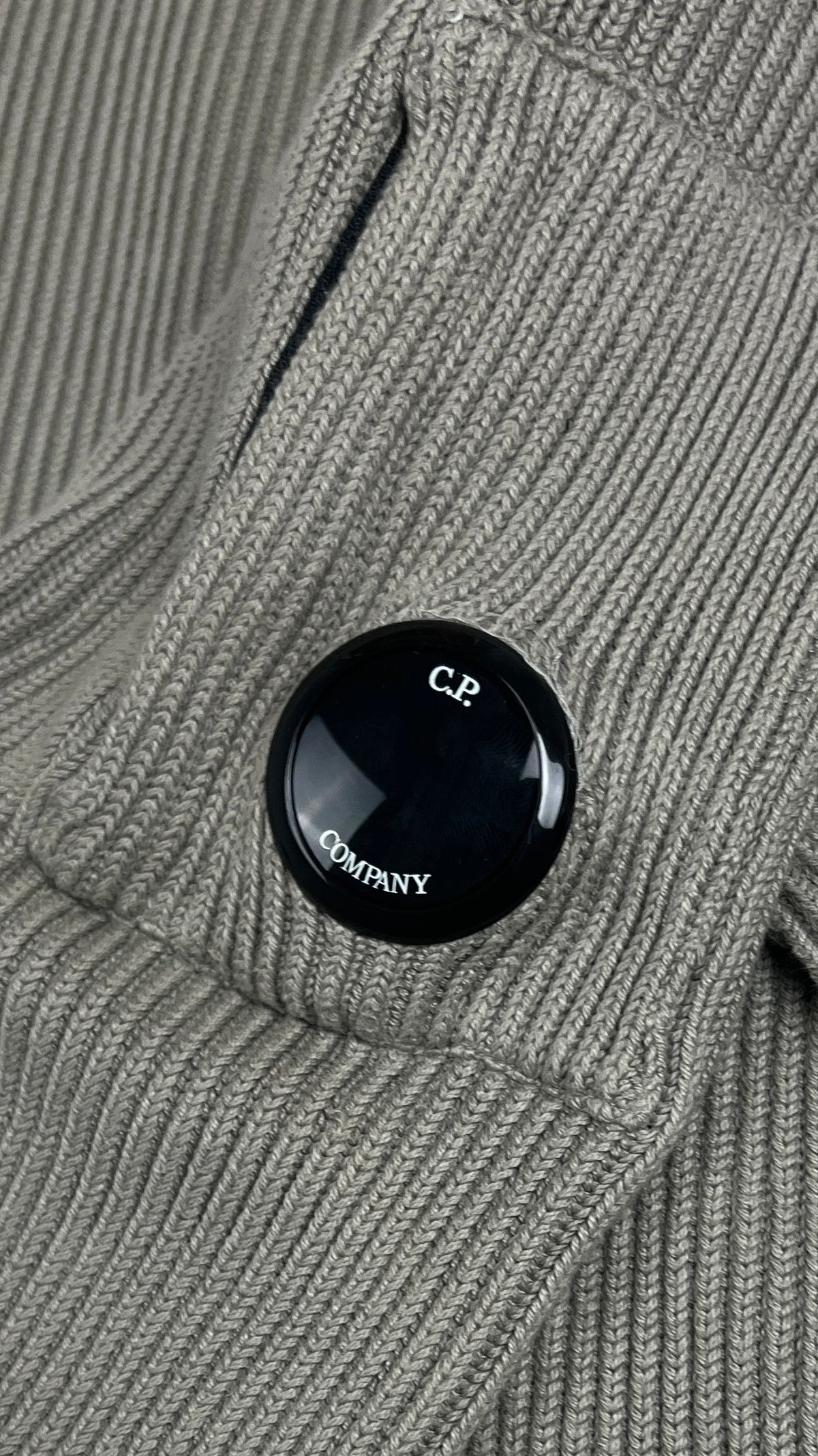 Pull Col Roulé C.P Company Full Rib kaki grisé taille L, détail étiquettes et finitions — vue 4