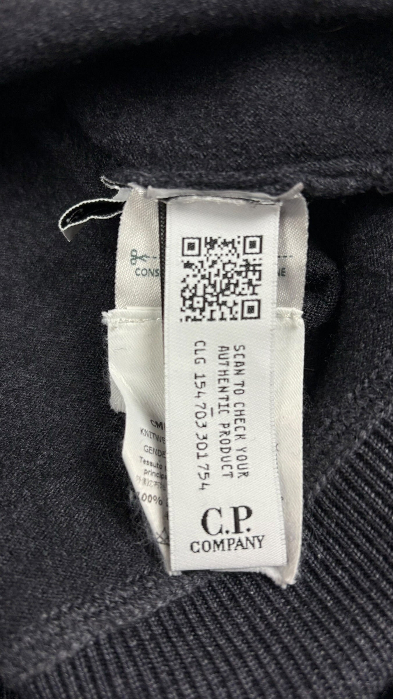 Pull C.P Company marine taille XS - Logo et étiquette