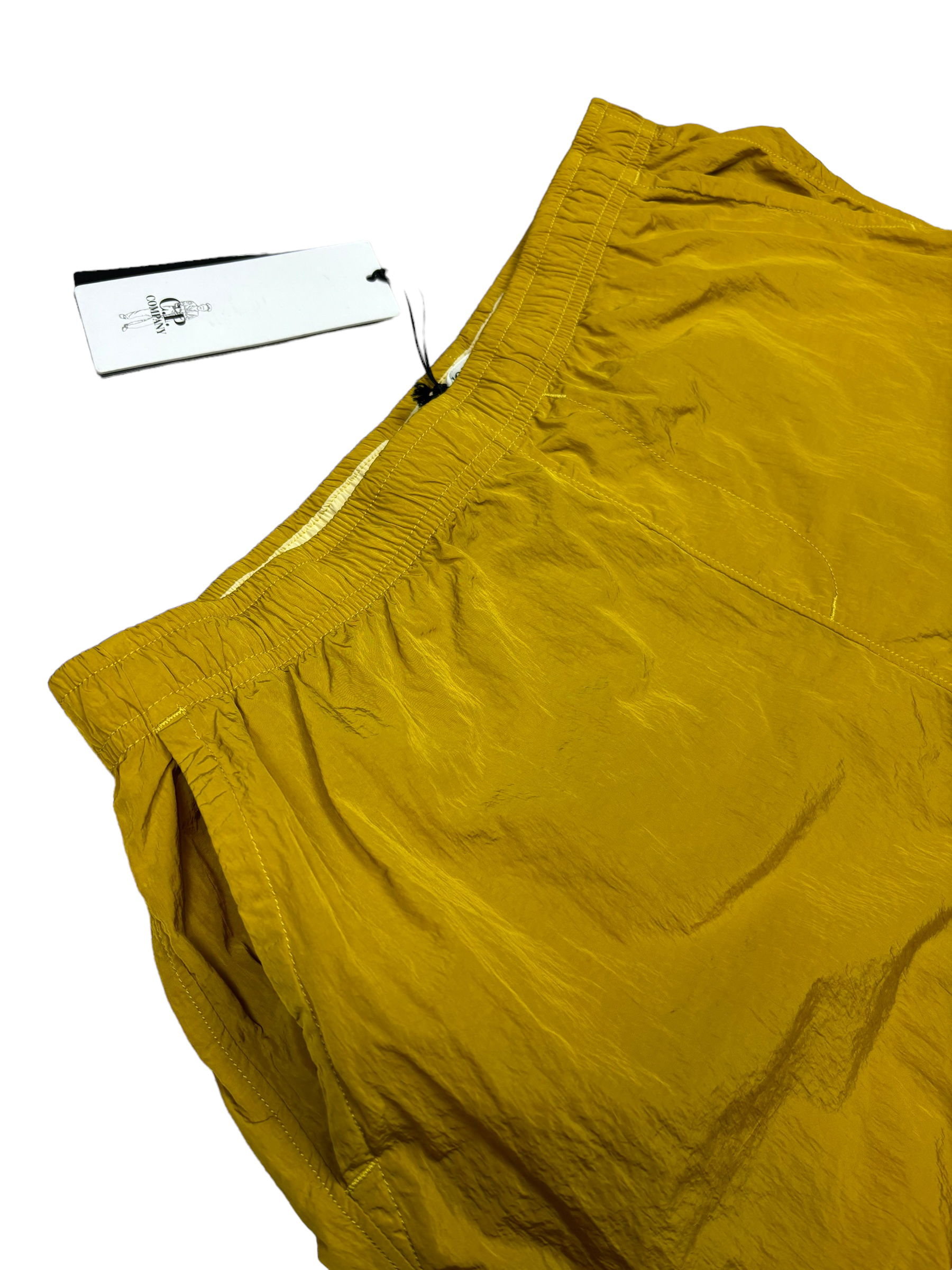 Short C.P Company jaune taille S - Logo et étiquette