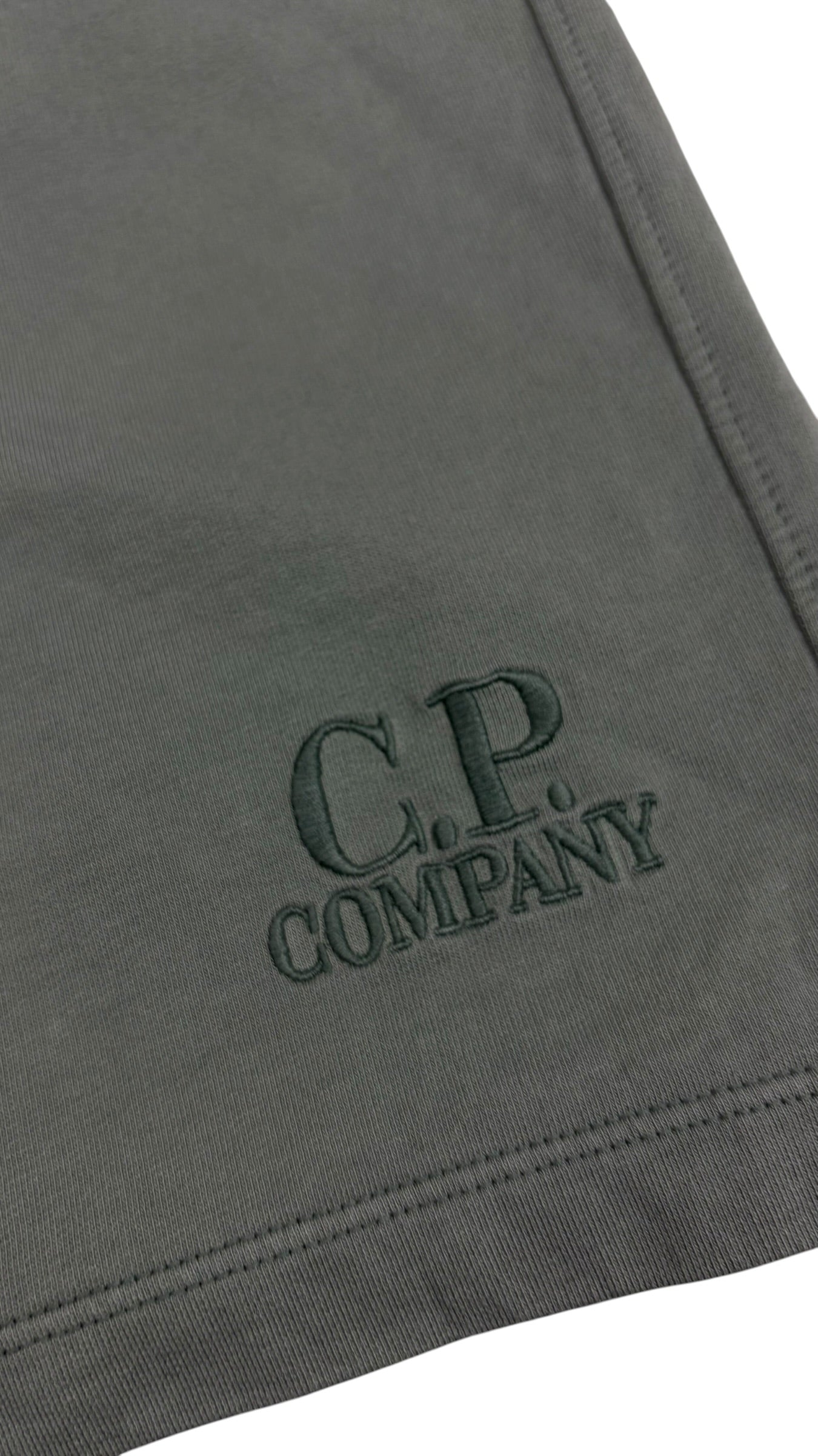 Short C.P Company kaki taille 14 ans - Détail