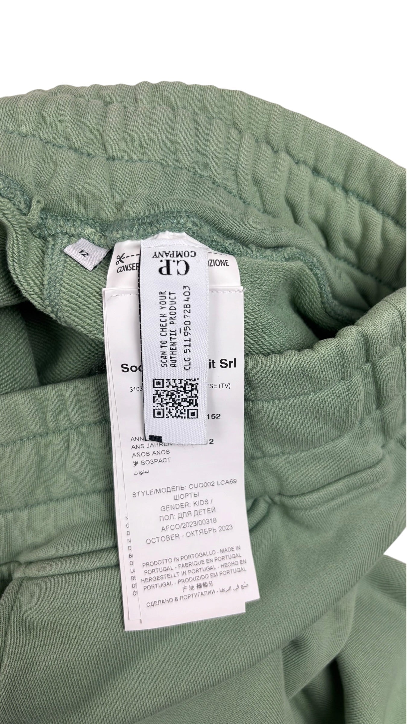 Short C.P Company vert taille 12 ans - Logo et étiquette