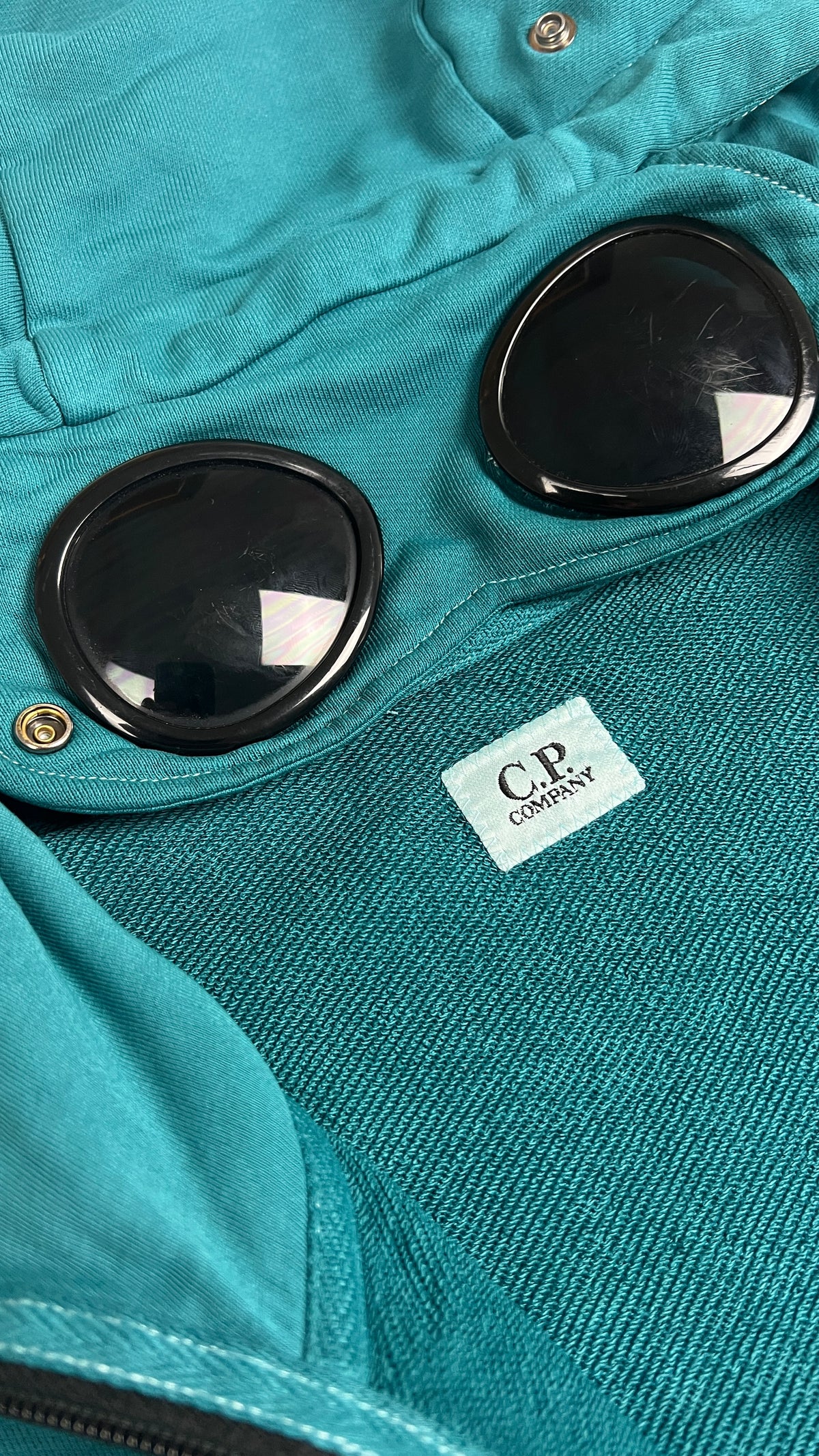 Sweat-shirt Hoodie Zippé C.P Company Goggle bleu pétrole taille XL, détail étiquettes et finitions — vue 3