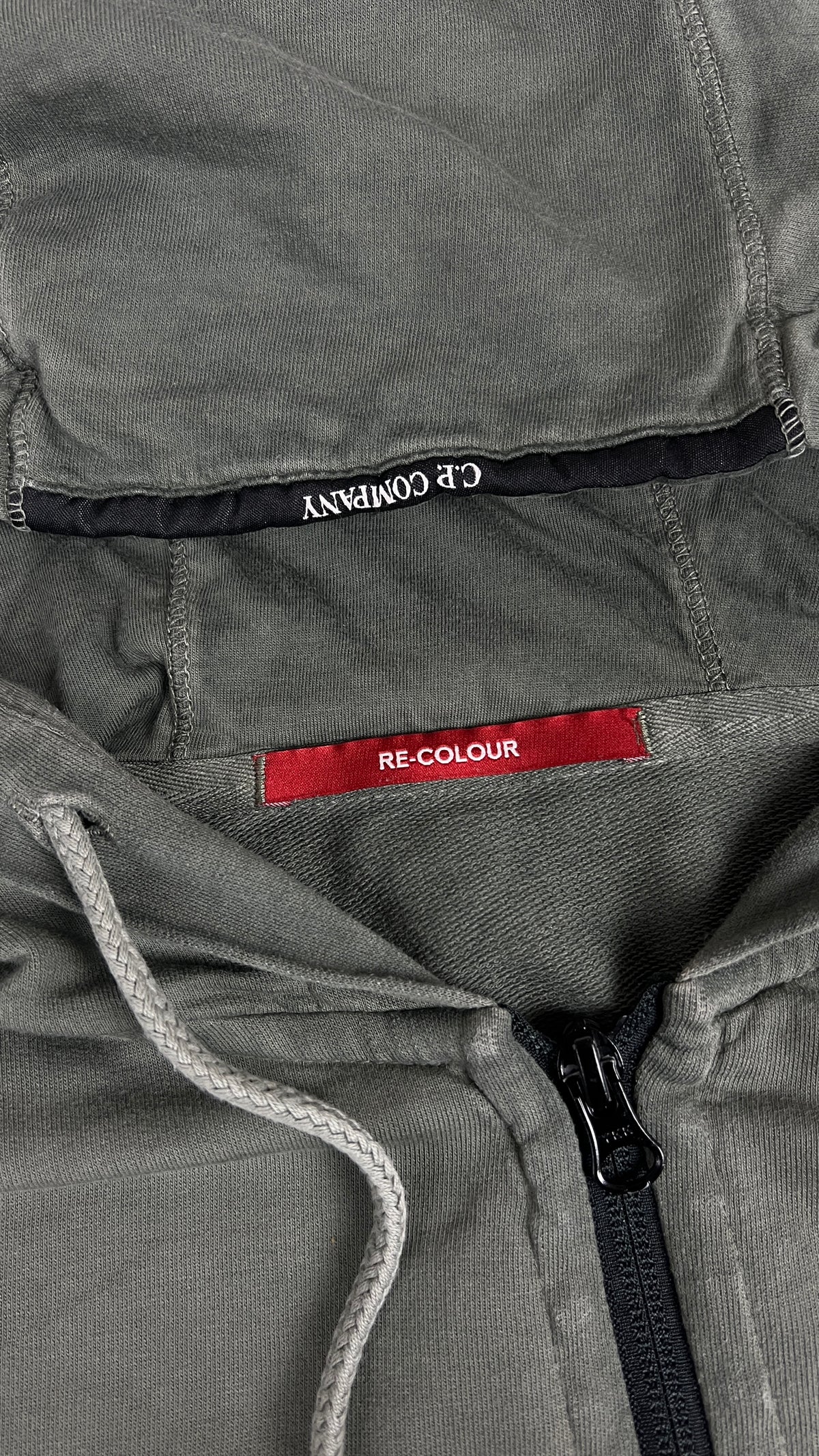 Sweat-shirt Hoodie Zippé C.P Company Lens kaki taille L, détail étiquettes et finitions — vue 4