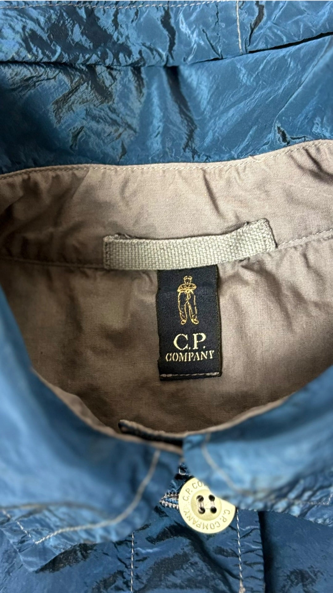 Trench Coat C.P Company bleu taille 14 ans - Logo et étiquette