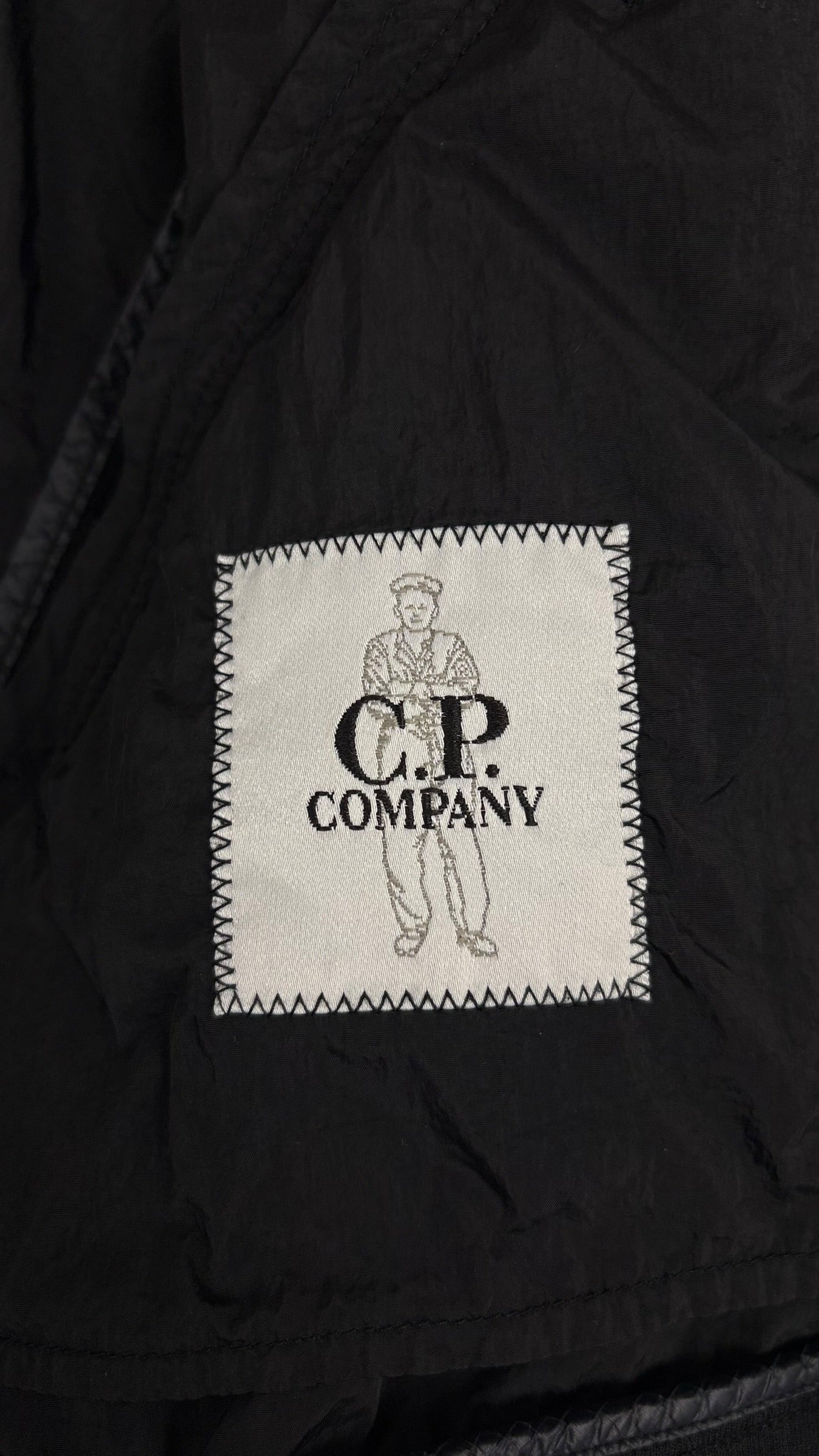 Veste C.P Company noir taille 12 ans - Logo et étiquette