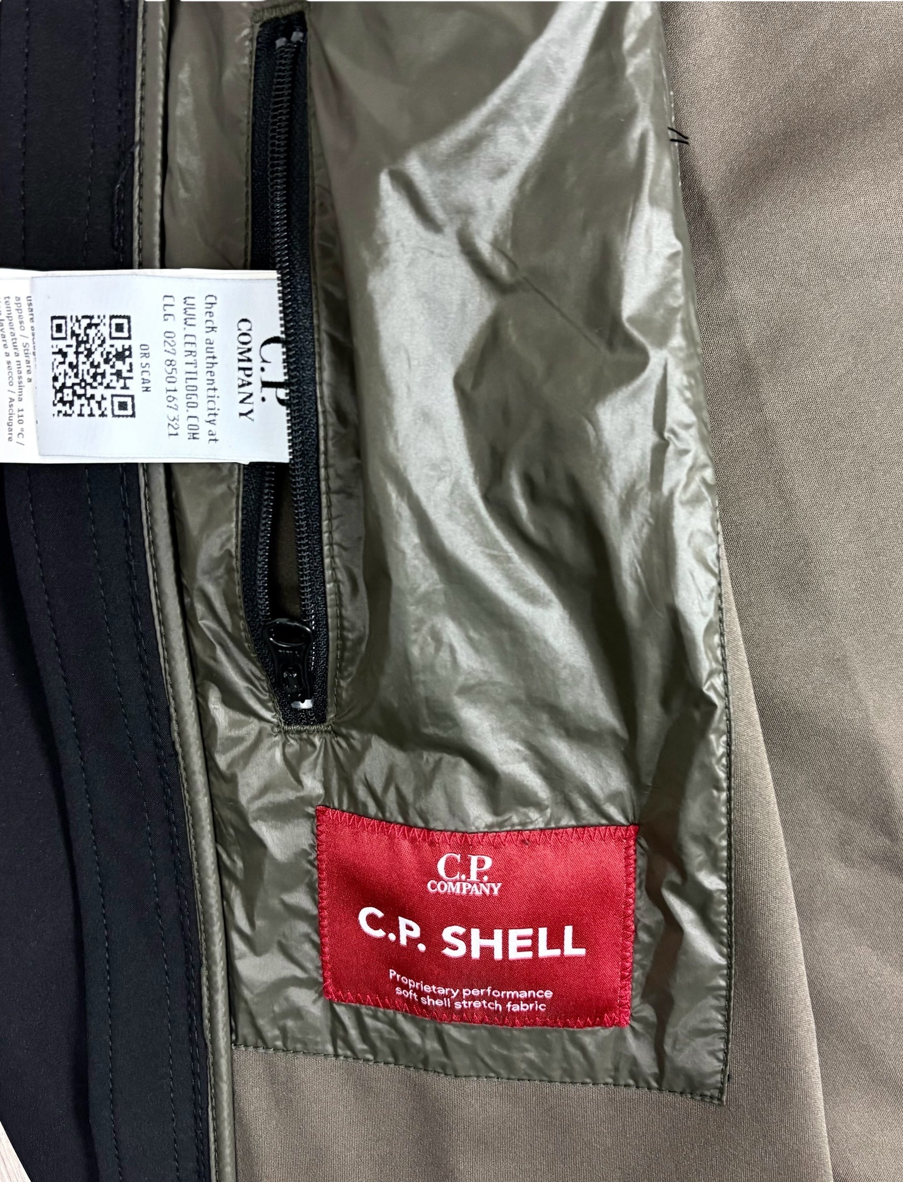 Veste C.P Company noir taille 46 - Logo et étiquette