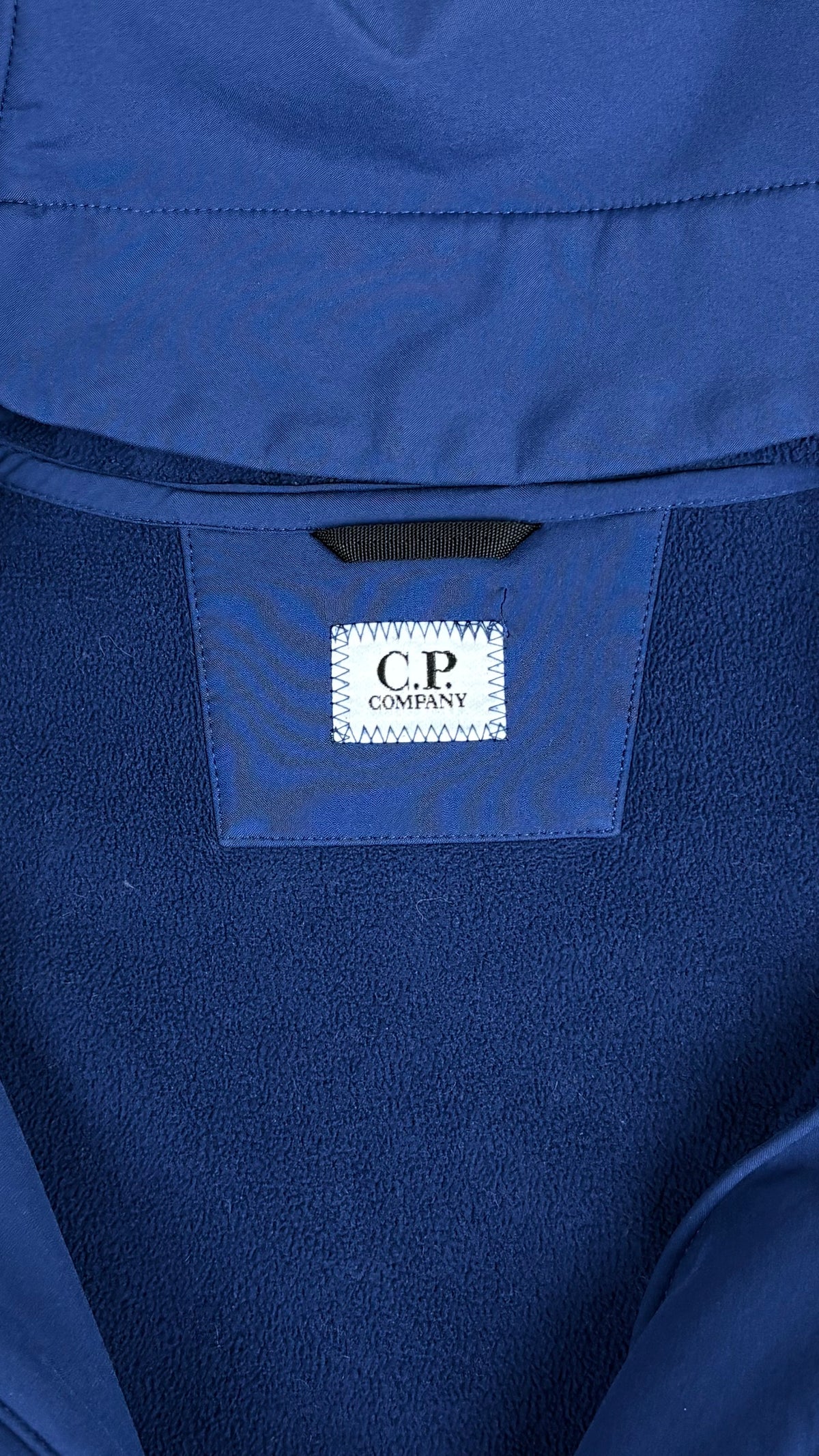 Veste C.P Company Shell-R bleu, détail étiquettes et finitions — vue 4