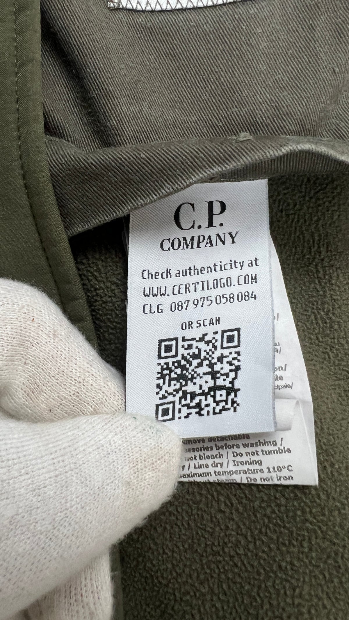 Veste C.P Company Soft Shell-R kaki, détail étiquettes et finitions — vue 7