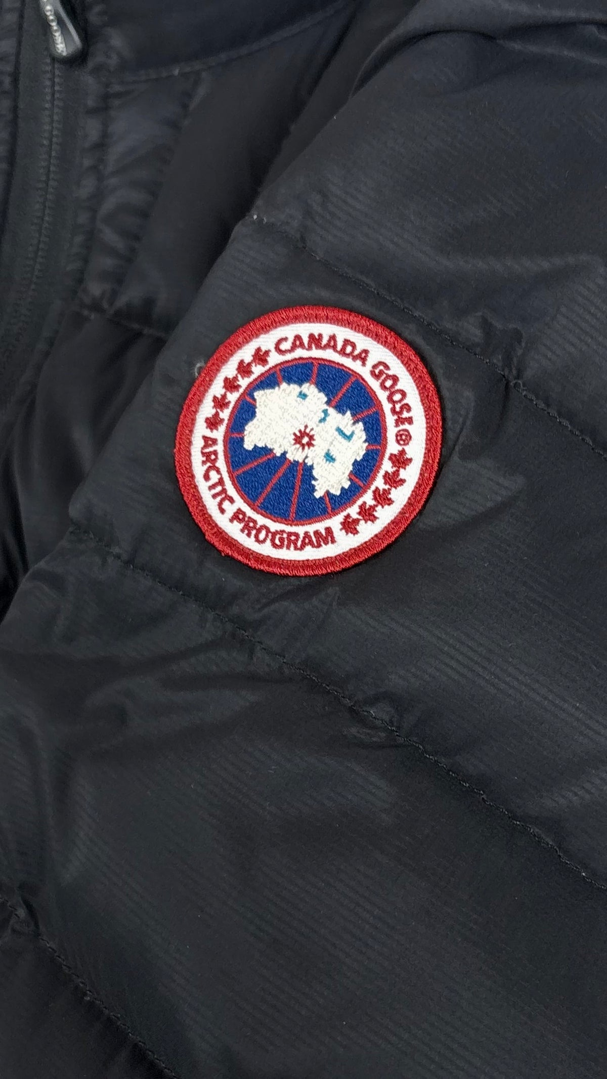 Doudoune Canada Goose Brookvale noire, détail étiquettes et finitions — vue 3