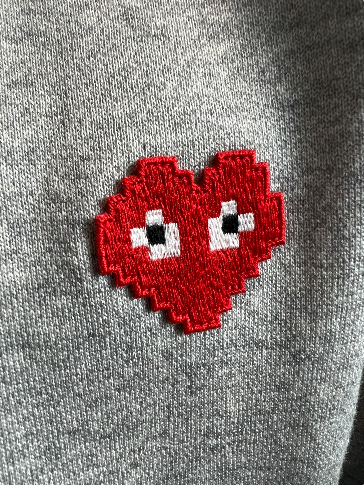 Sweat-shirt Hoodie Zippé Comme des Garçons Play gris, seconde main authentifiée NB08, vue de dos — vue 2