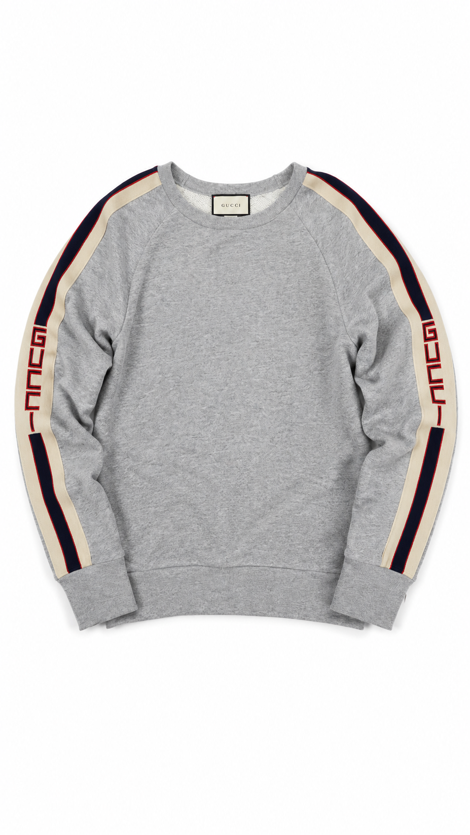 Crewneck Gucci gris chiné vue de face avec bandes Web rouge et bleu et logo Gucci le long des manches