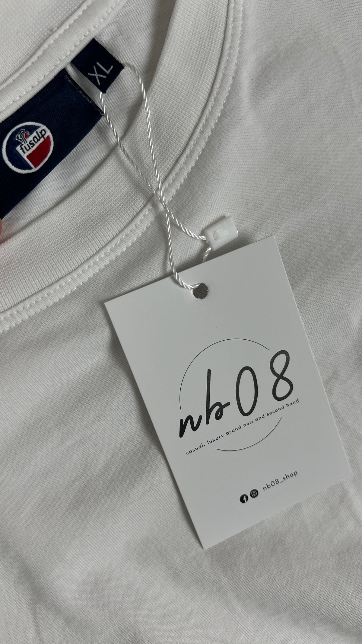 T-shirt Fusalp blanc, détail étiquettes et finitions — vue 3