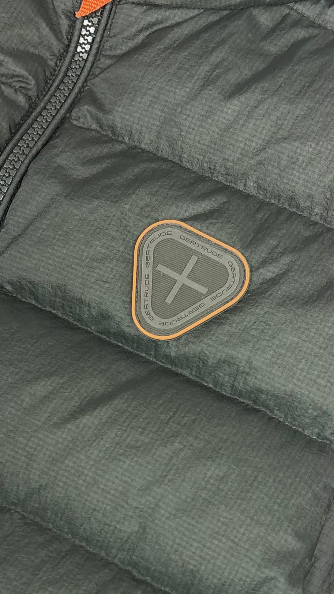 Gilet Doudoune Gertrude Kitou kaki taille S, détail étiquettes et finitions — vue 3