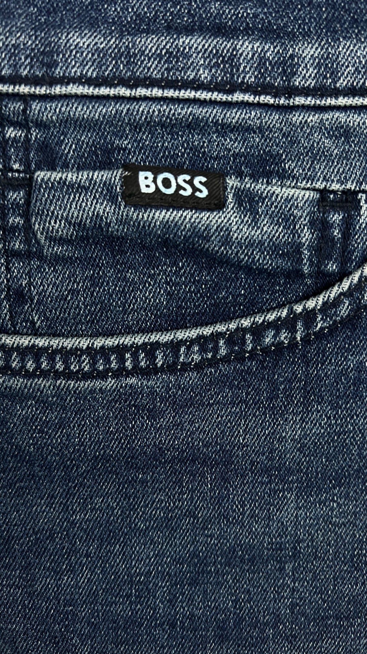 Jean Slim Hugo Boss Delaware marine, détail étiquettes et finitions — vue 4
