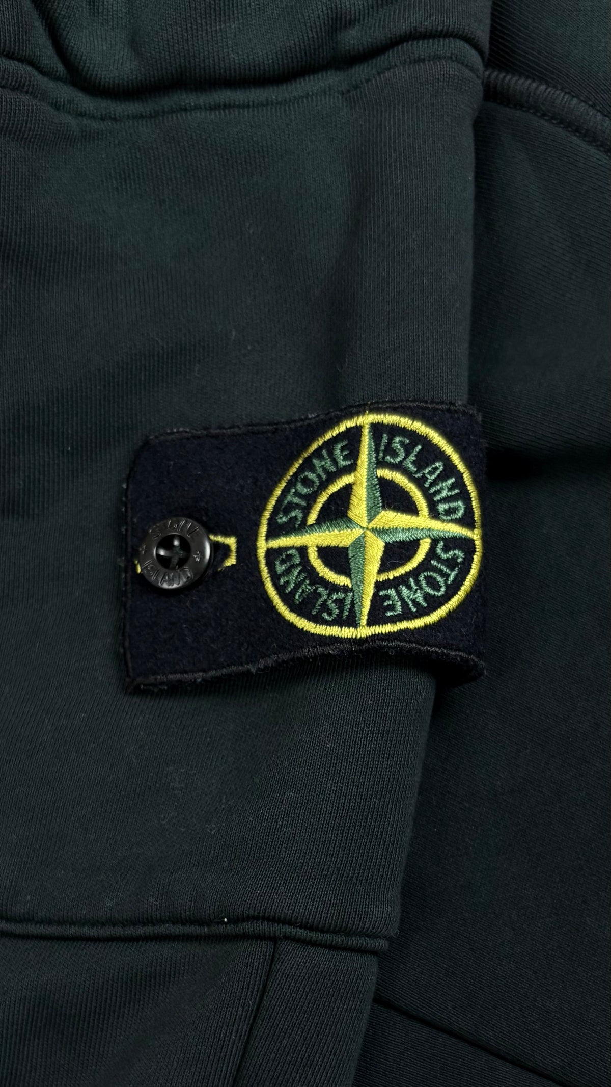 Jogging Cargo Stone Island en Molleton Vert Foncé taille M – photo complémentaire 2 – NB08 Shop