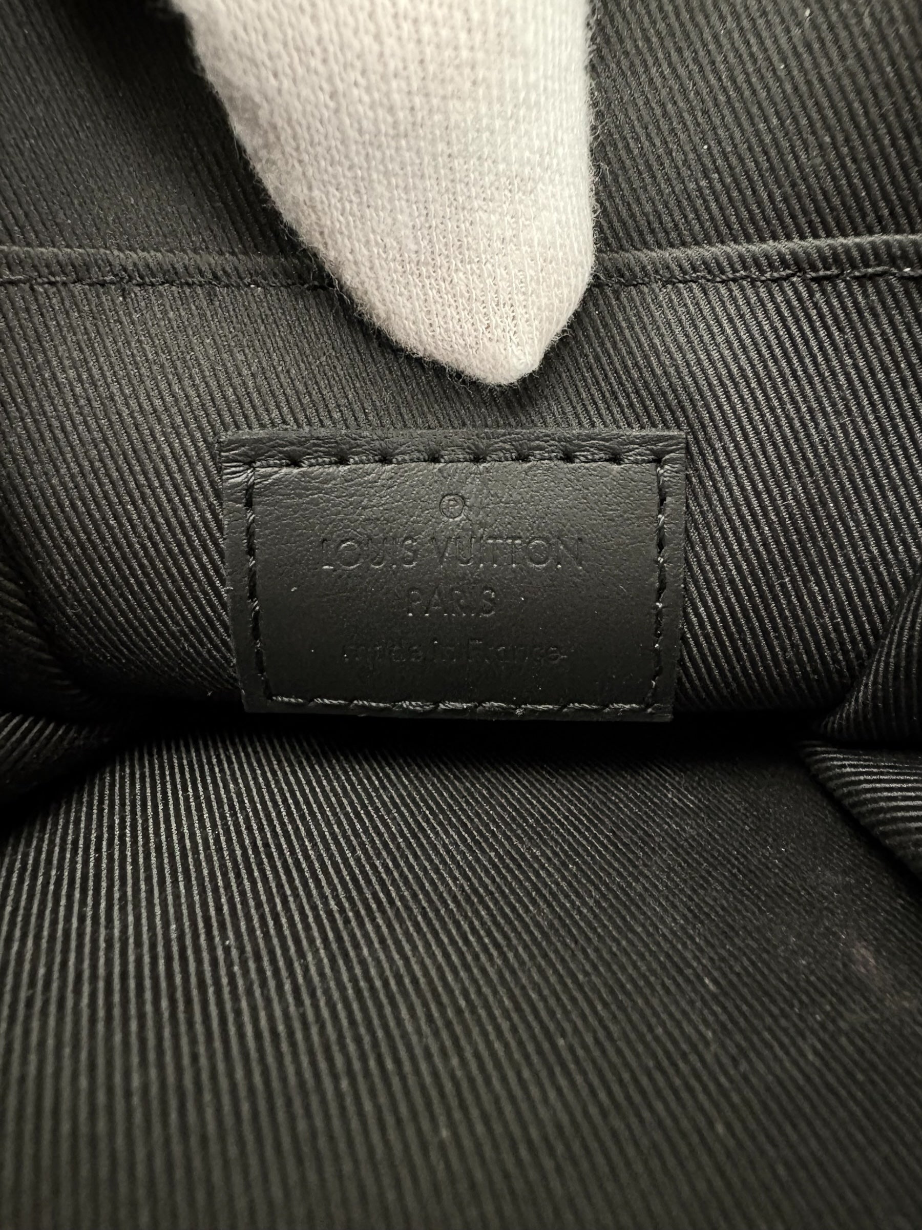 Sac Louis Vuitton noir taille Petit Modèle - Vue 8