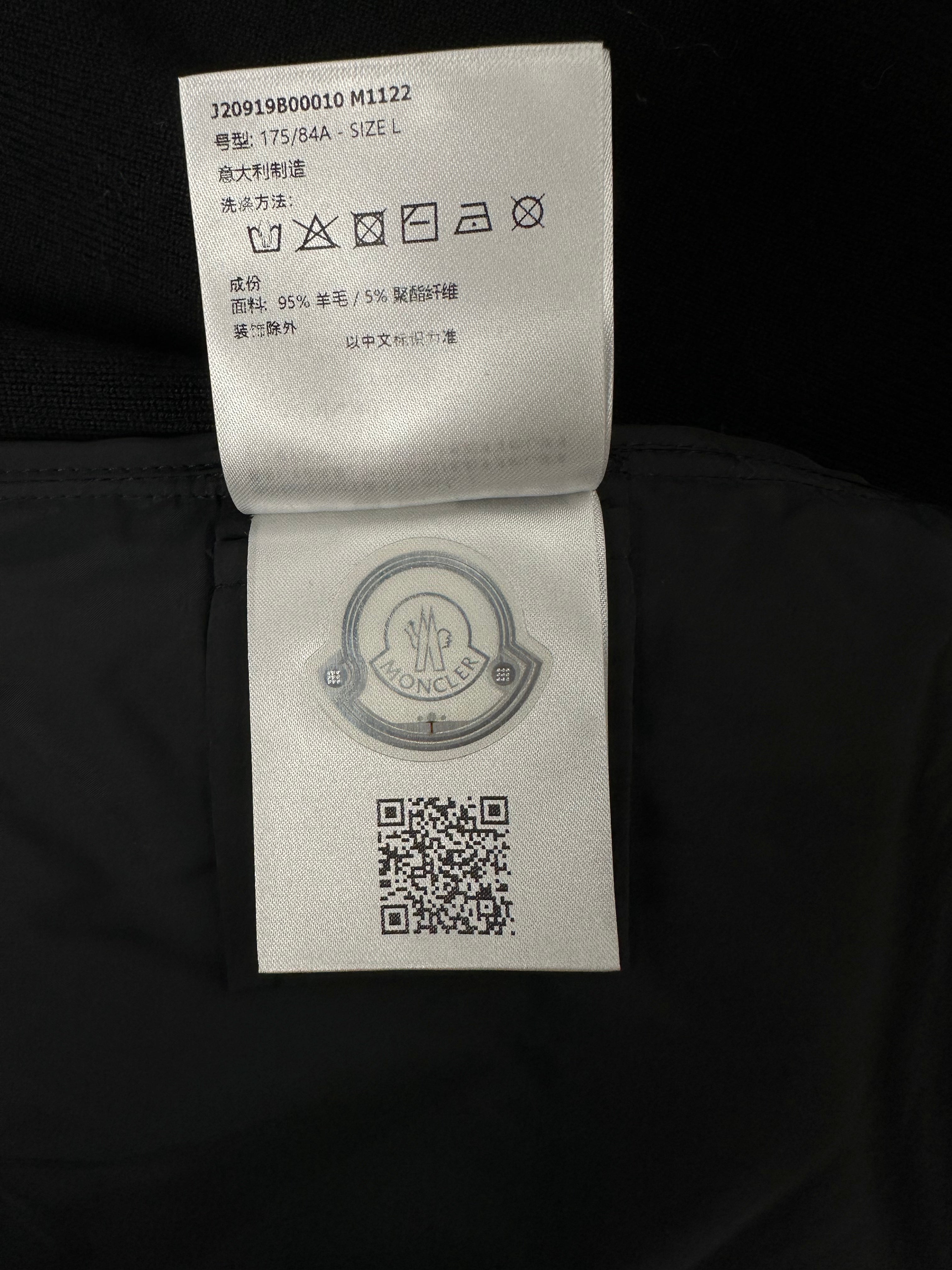 Cardigan Moncler noir taille L - Logo et étiquette