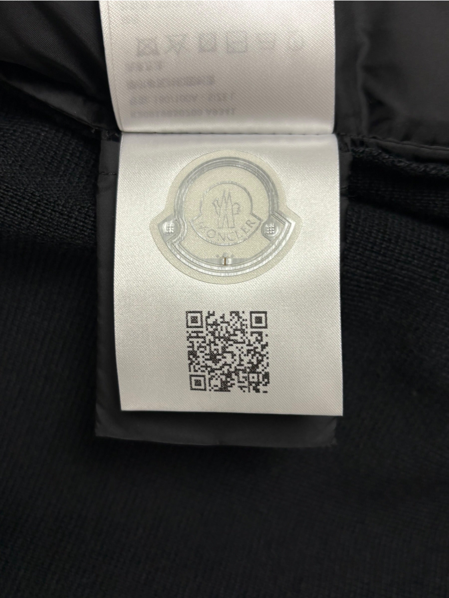 Cardigan Moncler noir taille L - Logo et étiquette