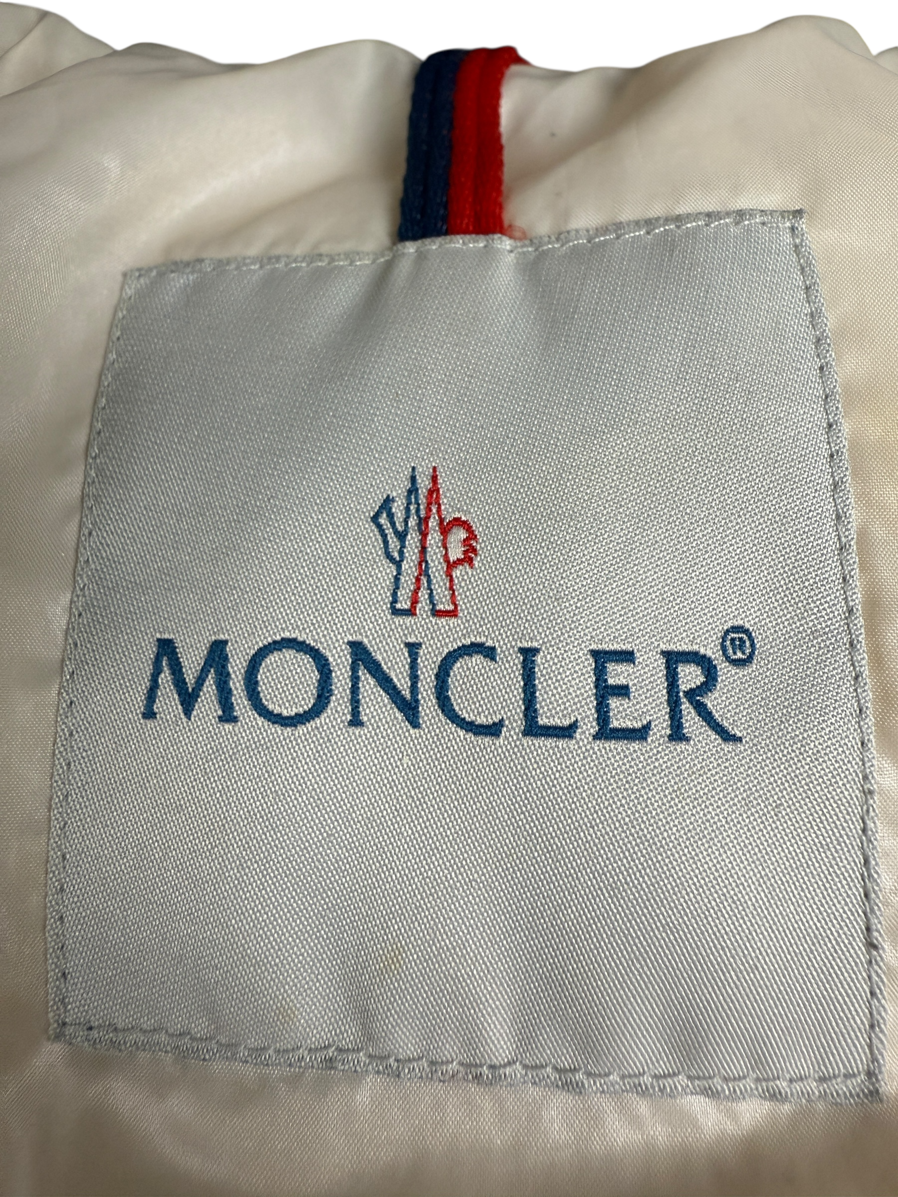 Doudoune Moncler marine taille 2 - Logo et étiquette