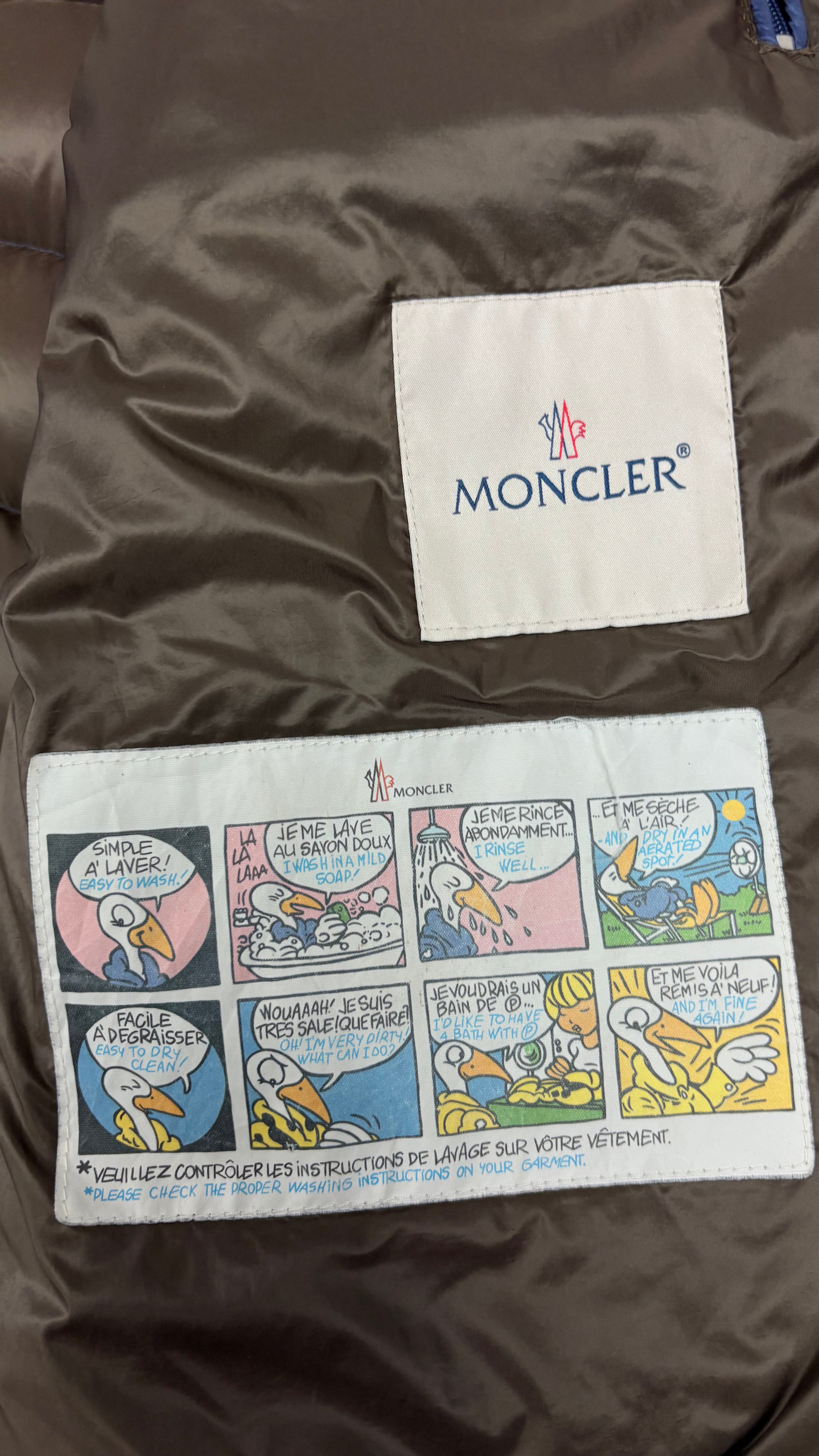 Gilet doudoune Moncler marine taille 4, détail zip — vue 4