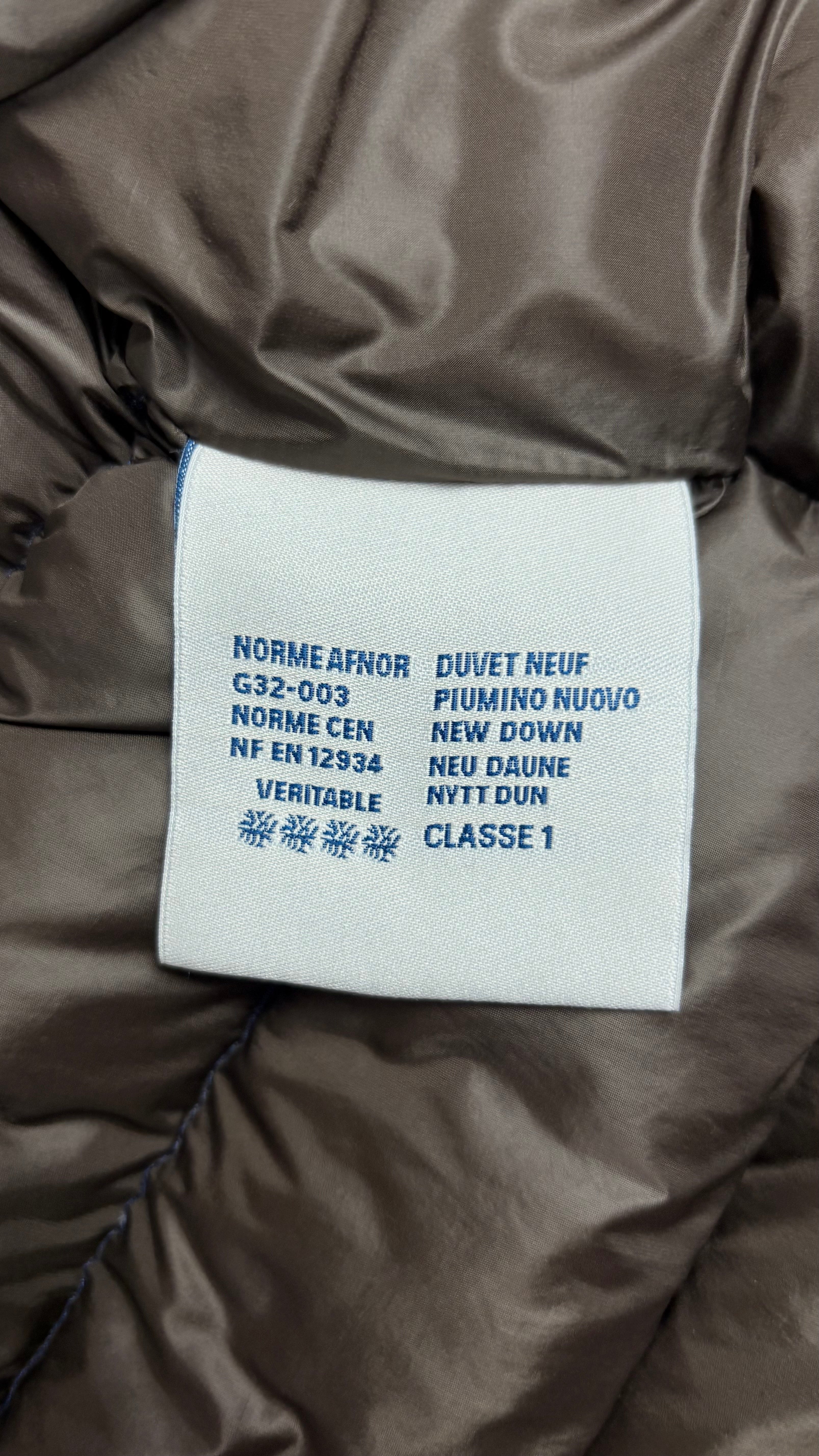 Gilet doudoune Moncler marine taille 4, détail étiquette — vue 5