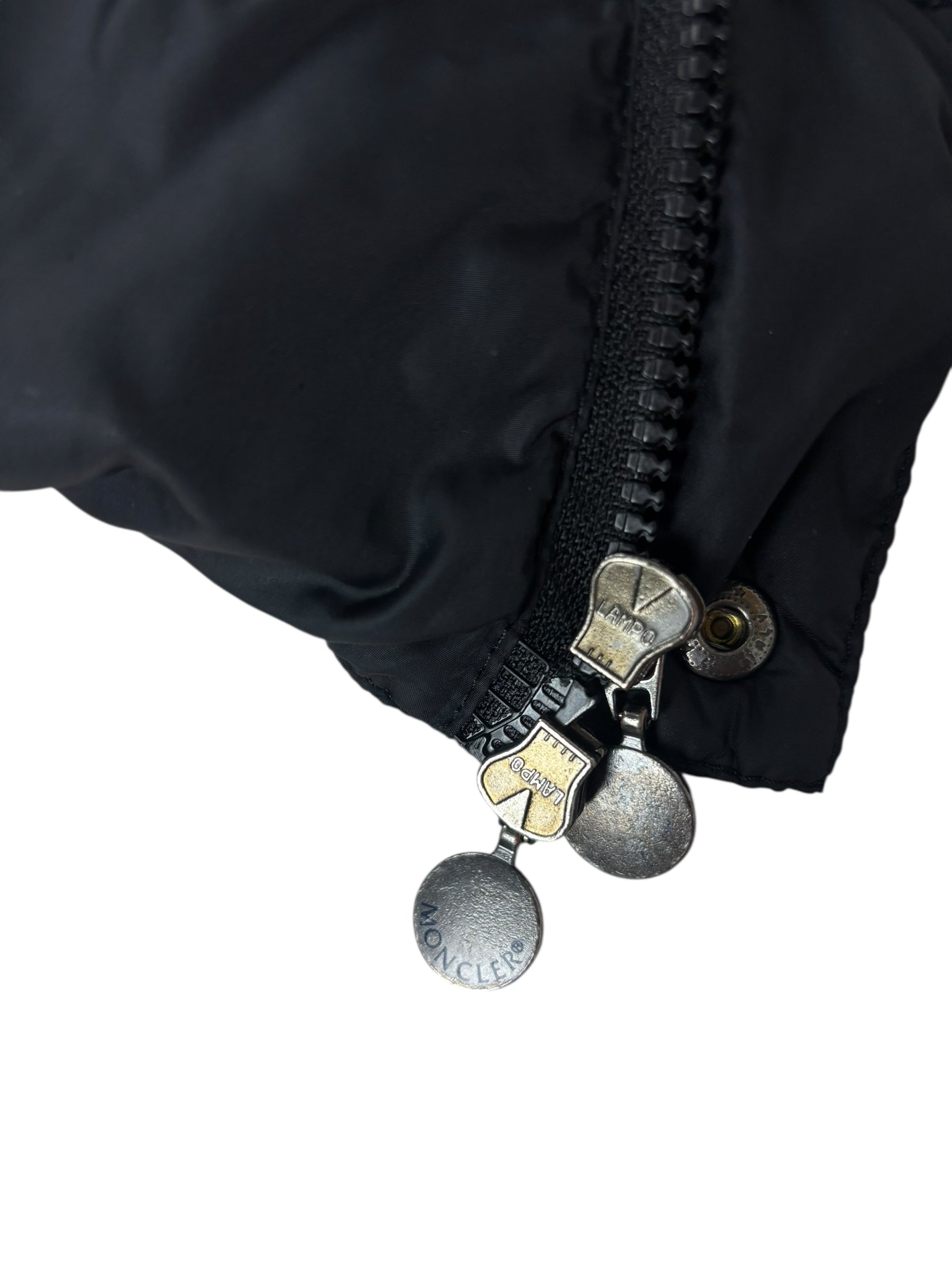 Gilet Moncler noir taille 5 - Logo et étiquette