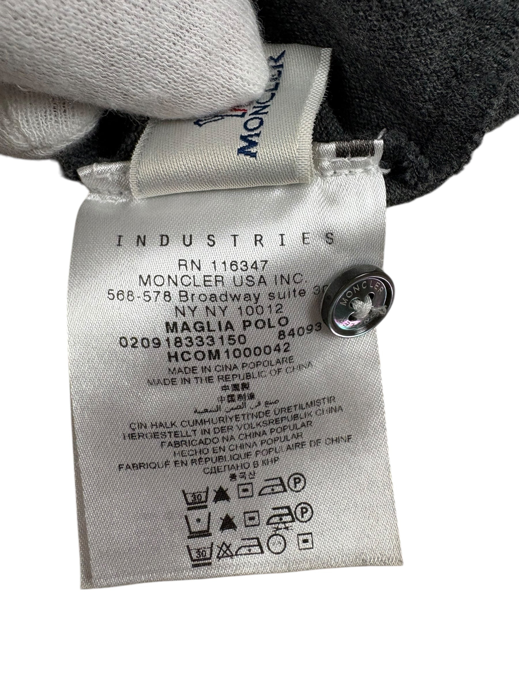 Polo Moncler gris taille M - Logo et étiquette