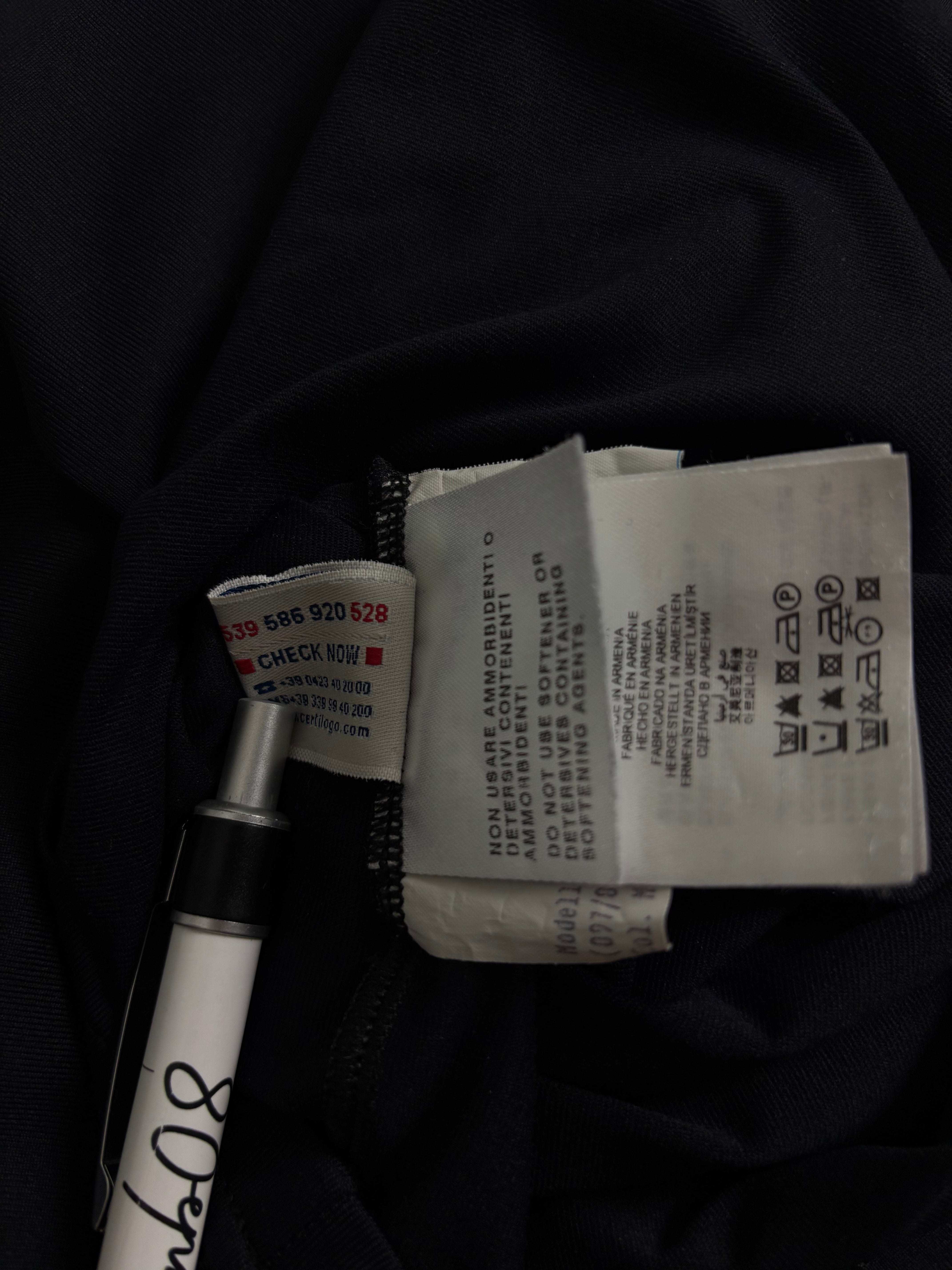 Pull Moncler noir taille XL - Logo et étiquette