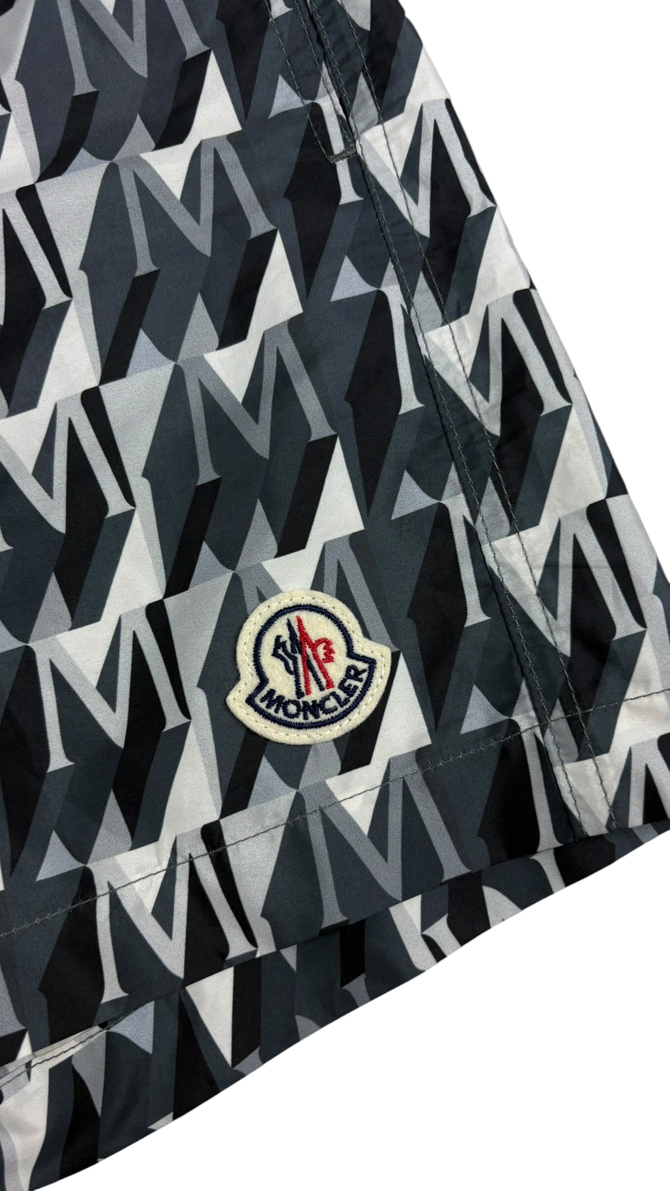 Short Moncler gris taille M - Détail