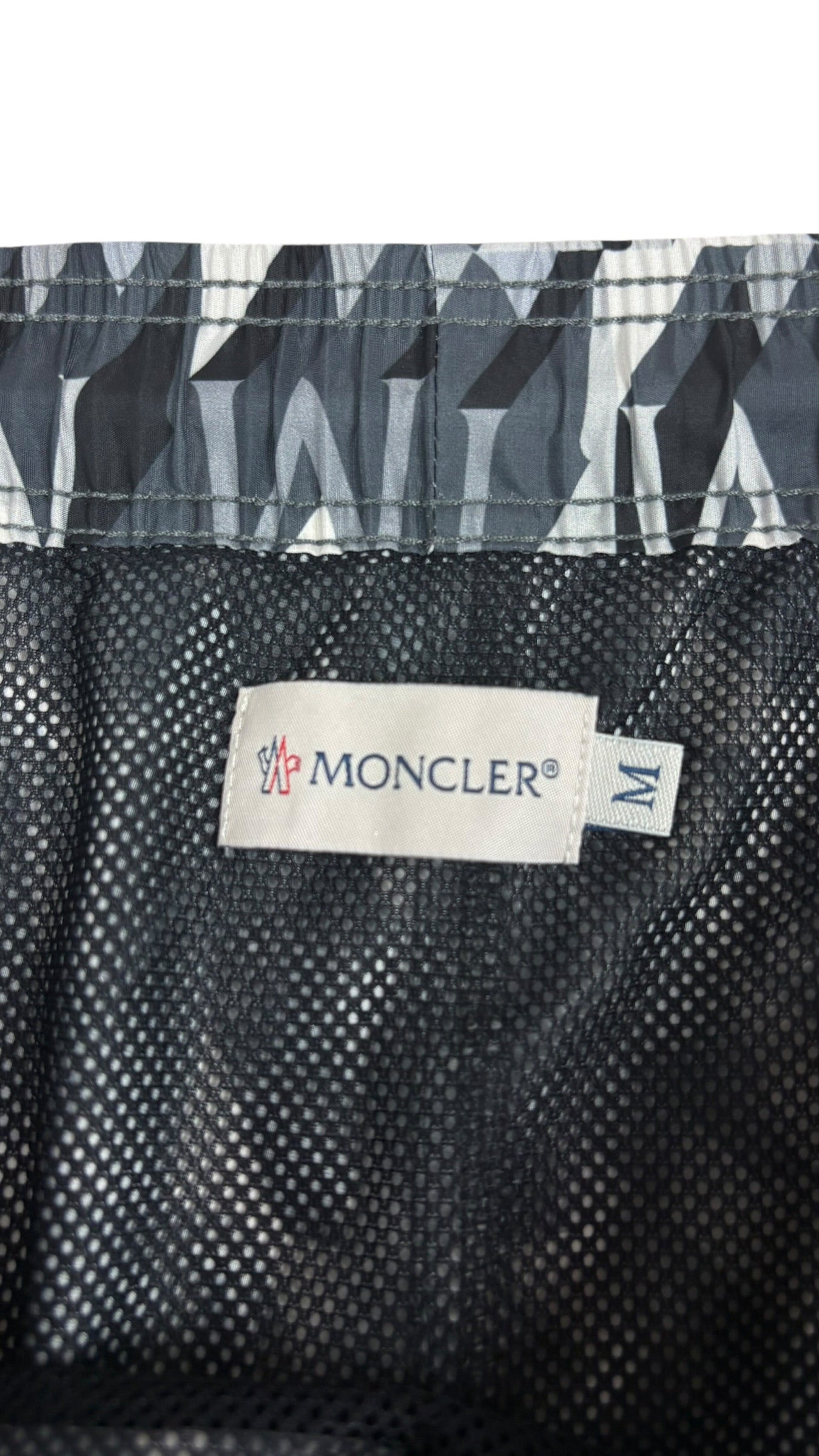 Short Moncler gris taille M - Logo et étiquette