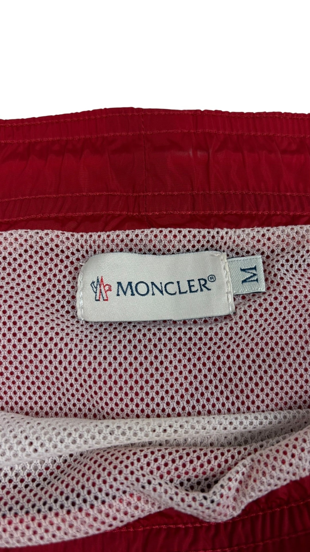 Short Moncler rouge taille M - Détail