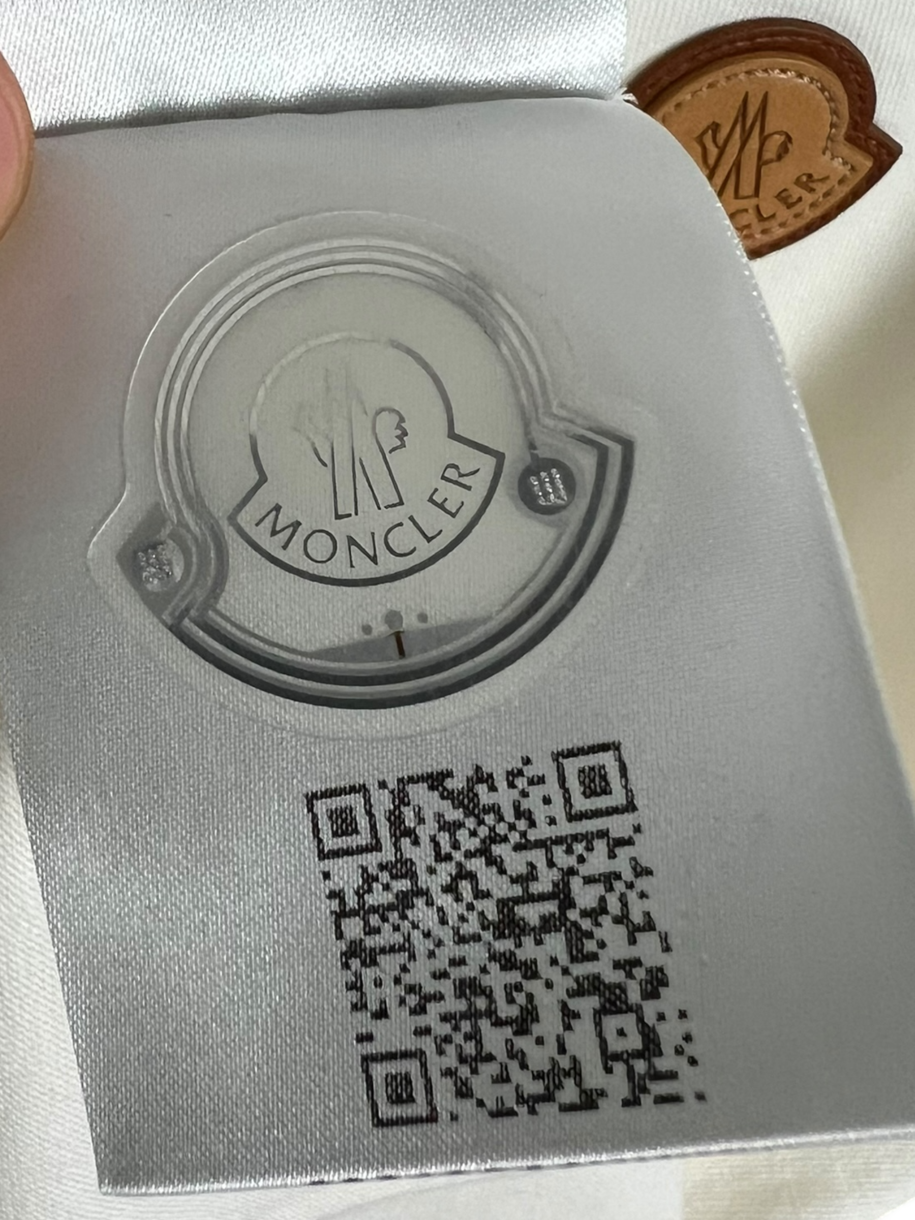 Veste Moncler blanc taille S - Logo et étiquette